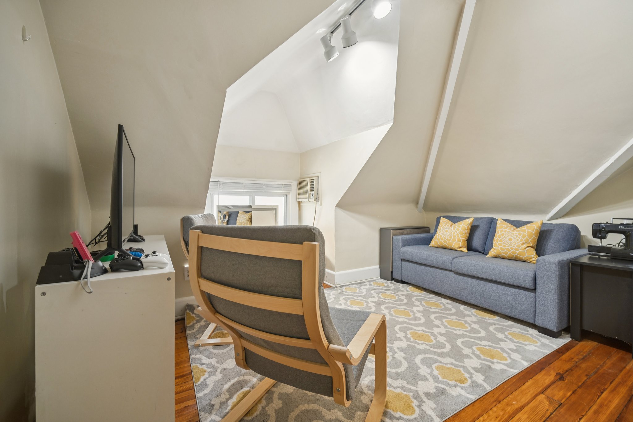 124 Midland Avenue Unit 2