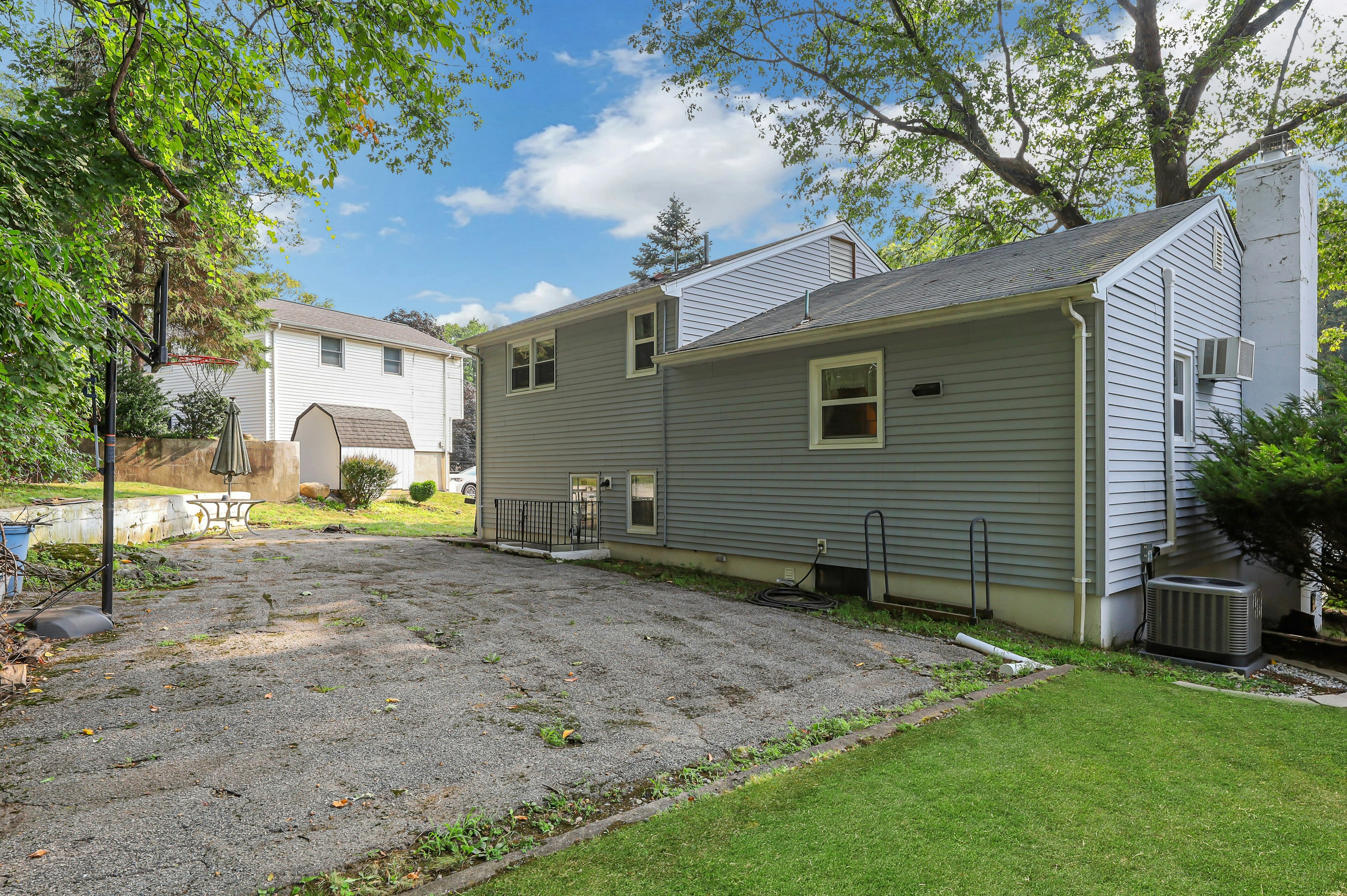 97 Knolls Road 
