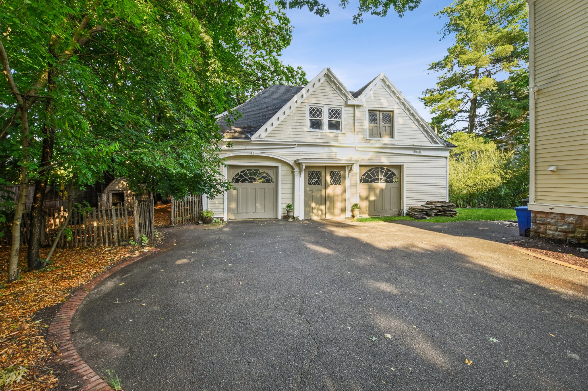 83 S Fullerton Avenue 