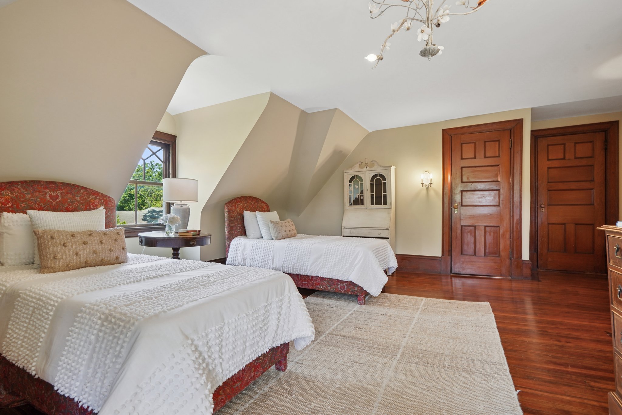 83 S Fullerton Avenue 