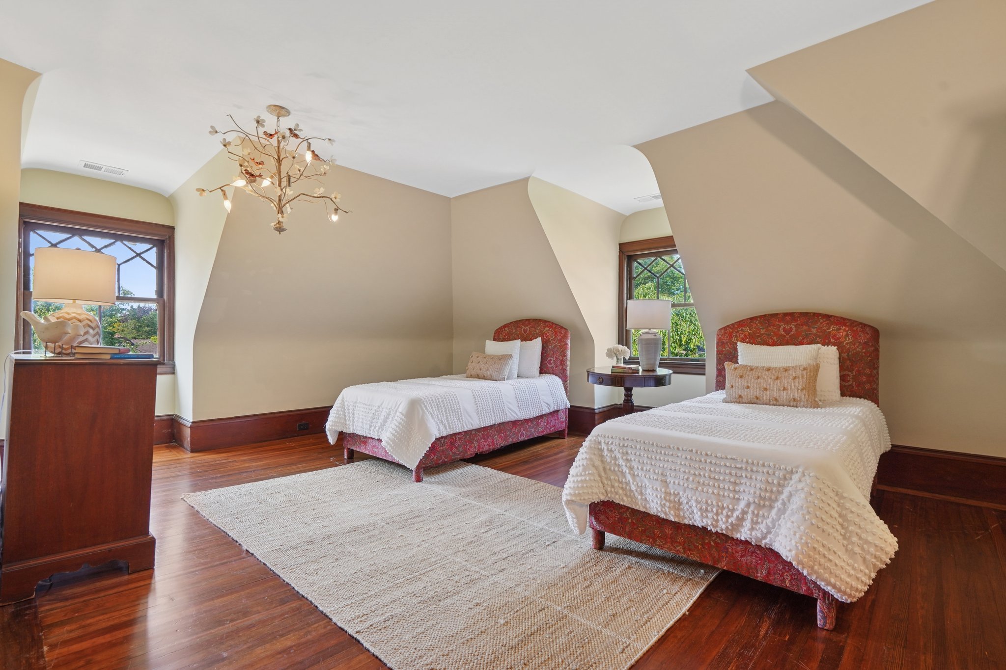 83 S Fullerton Avenue 