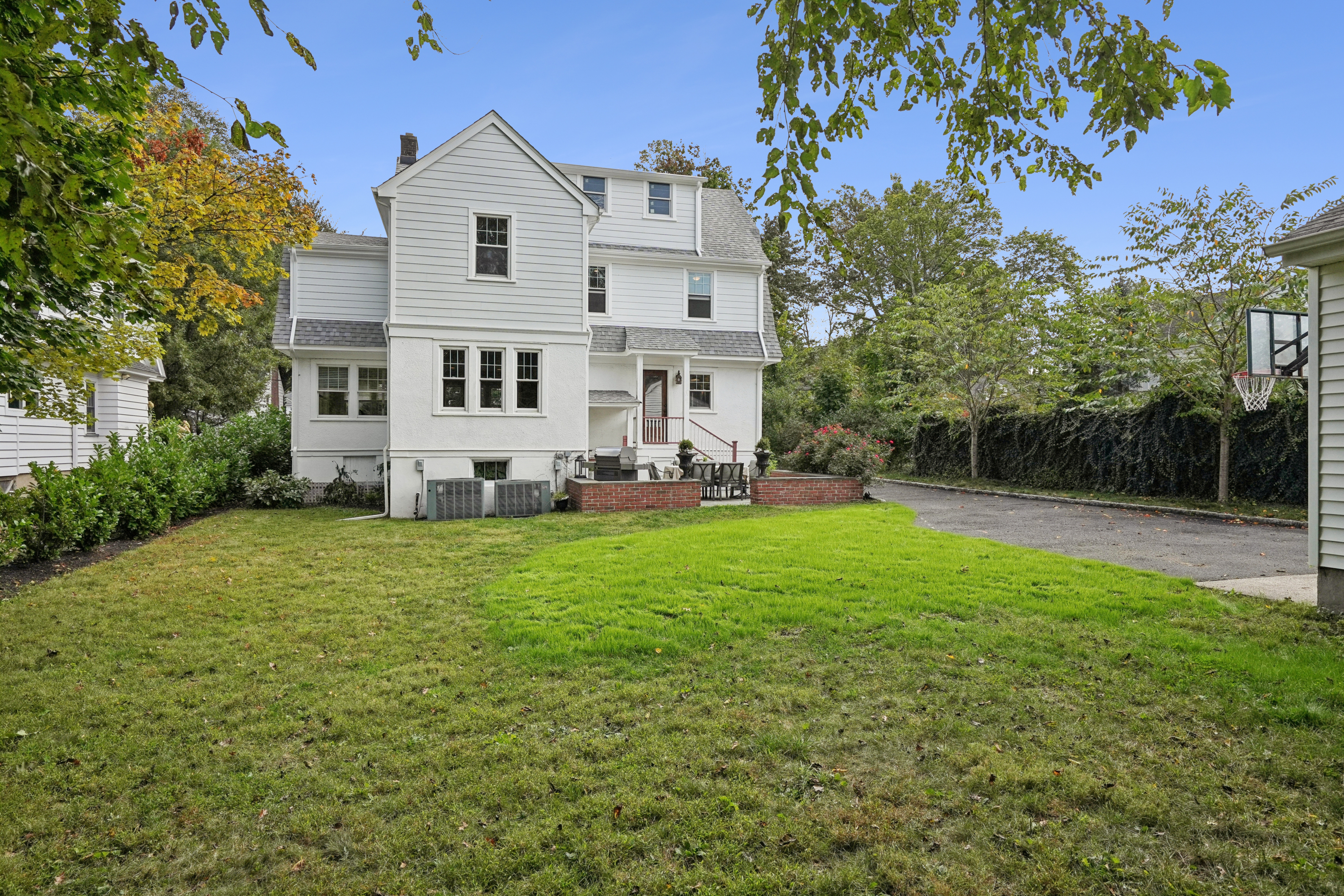 10 Waldron Avenue 