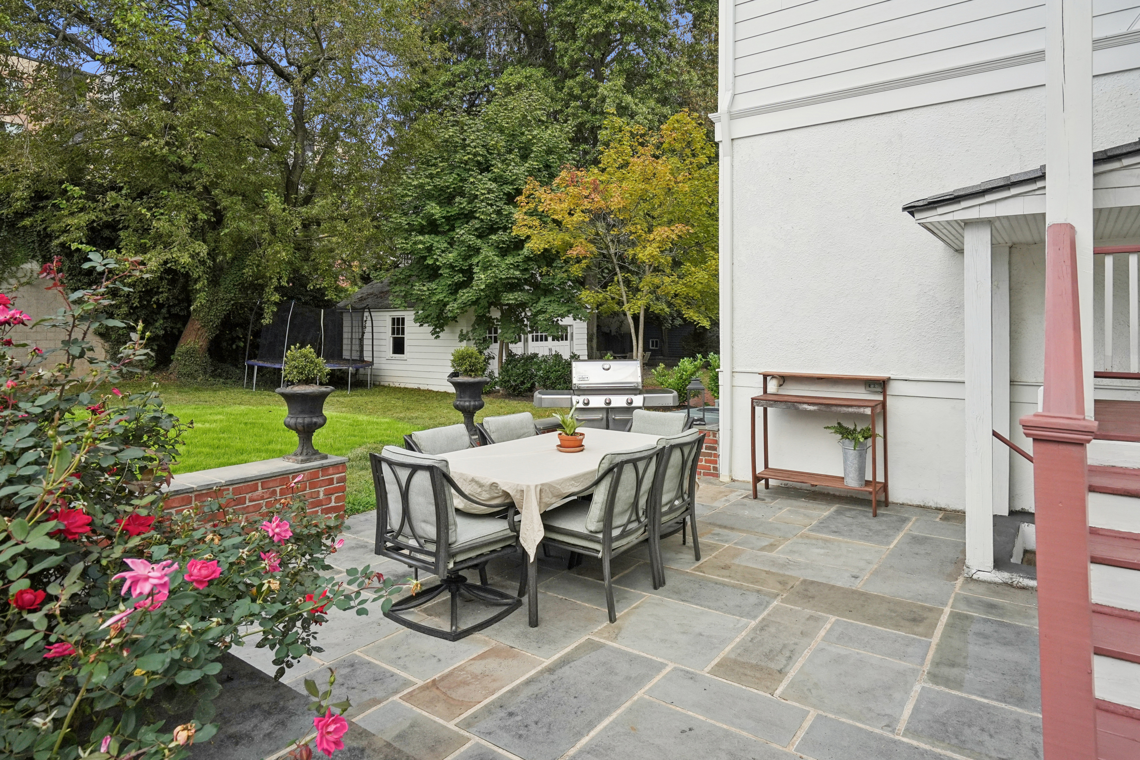 10 Waldron Avenue 