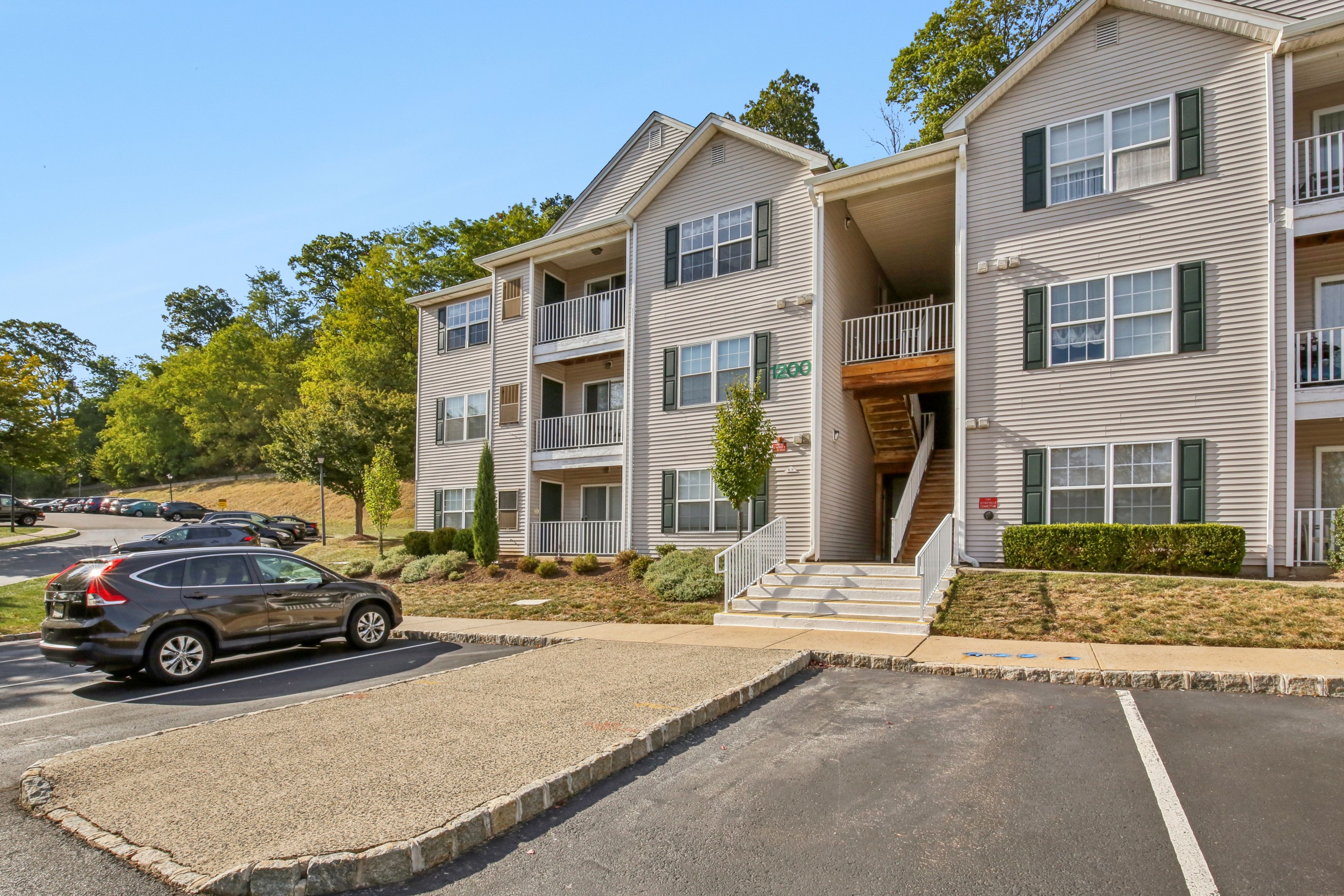 1223 King Court 