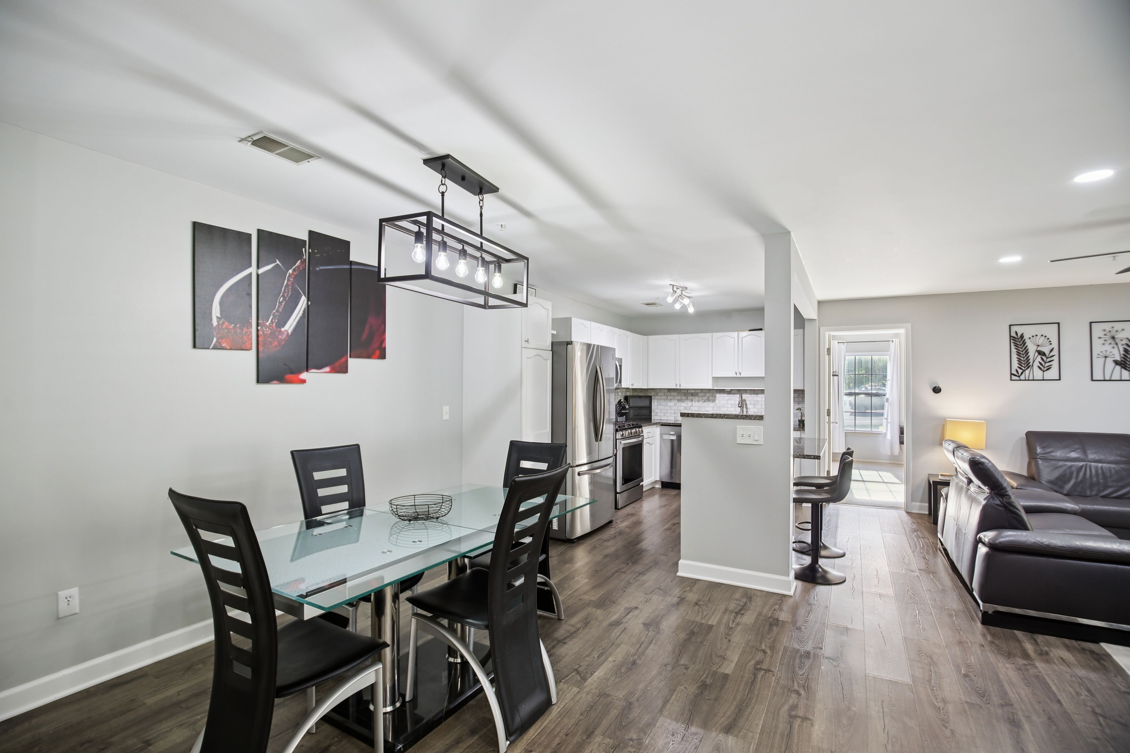 1223 King Court 