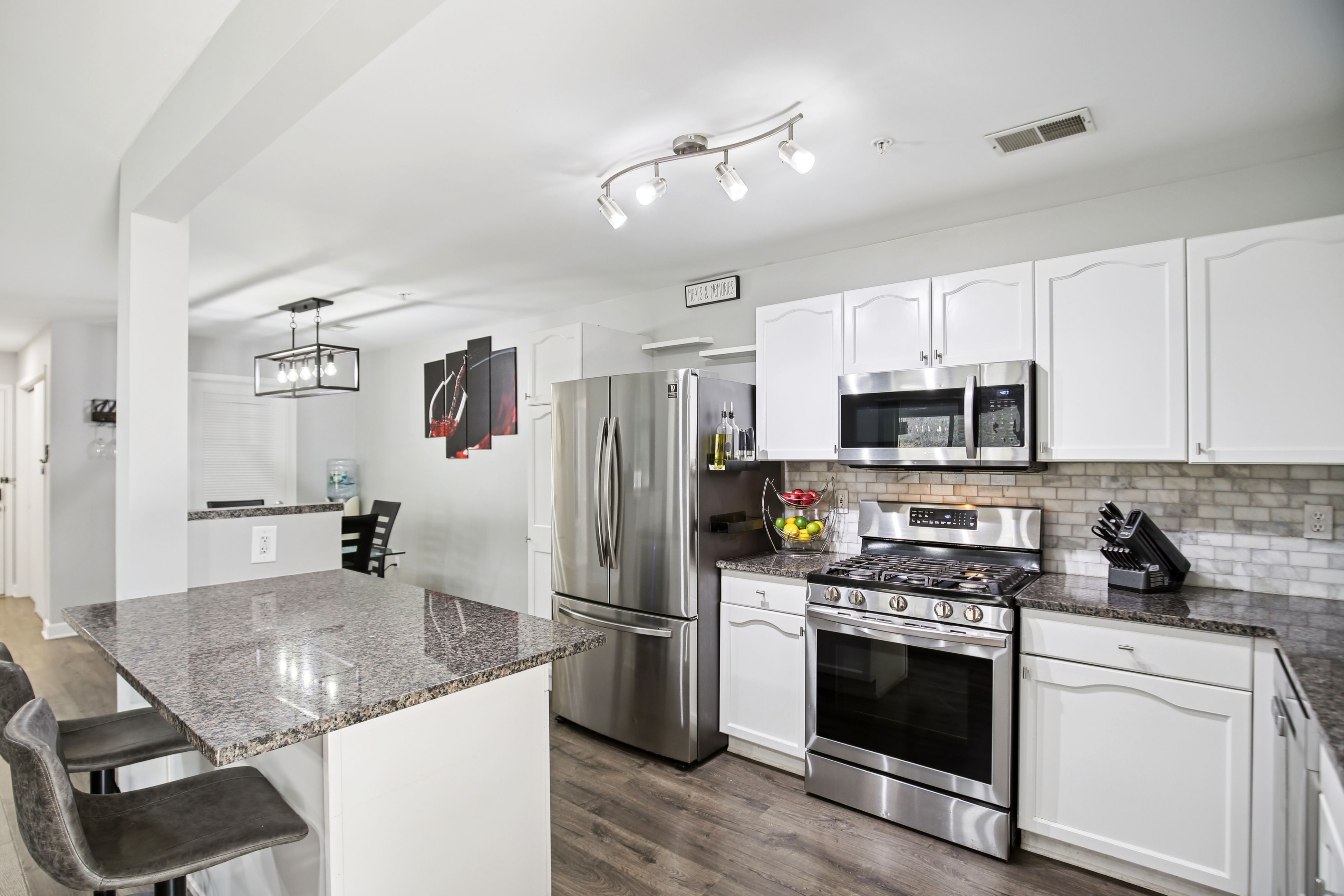 1223 King Court 
