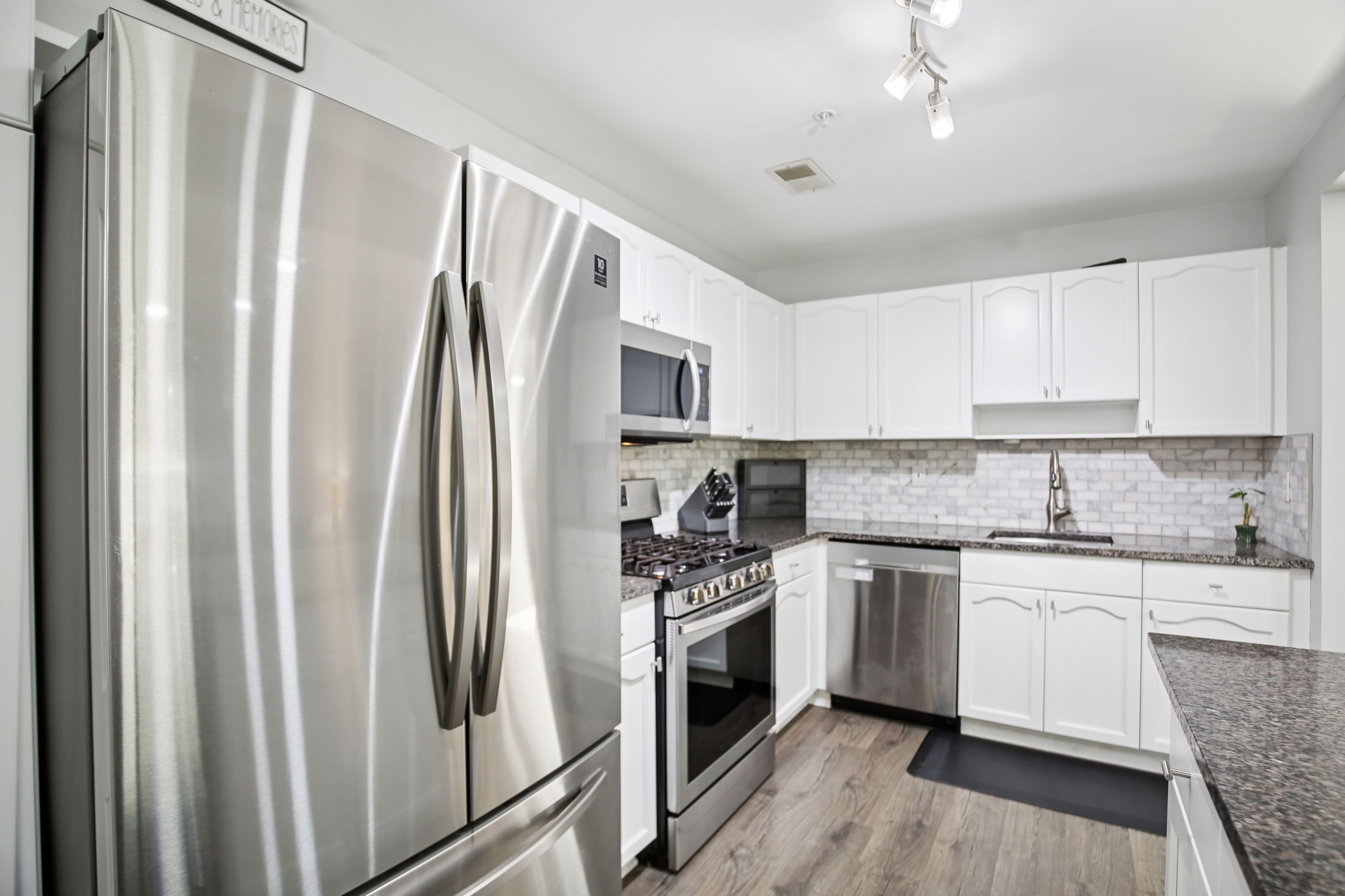 1223 King Court 