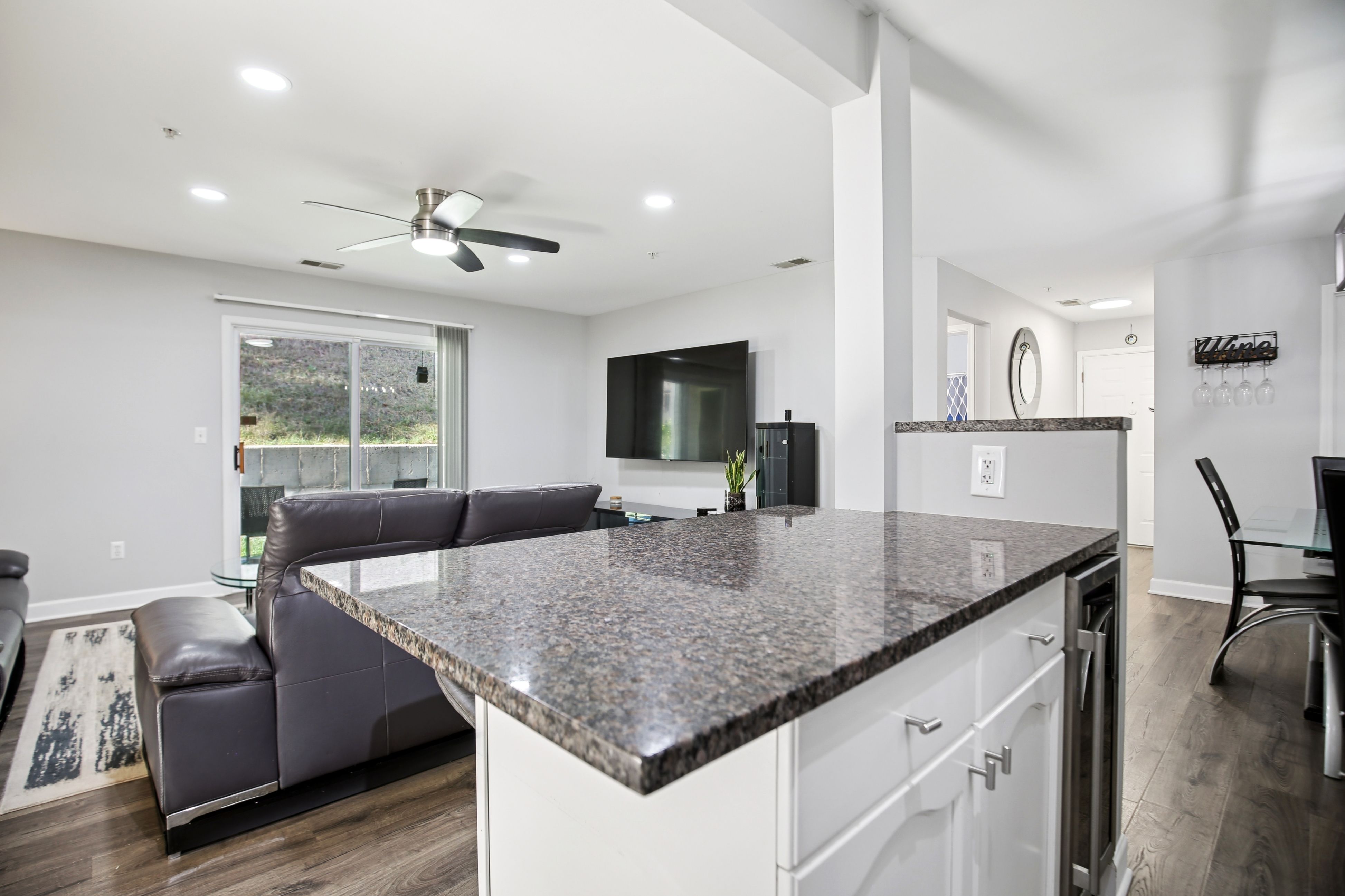 1223 King Court 
