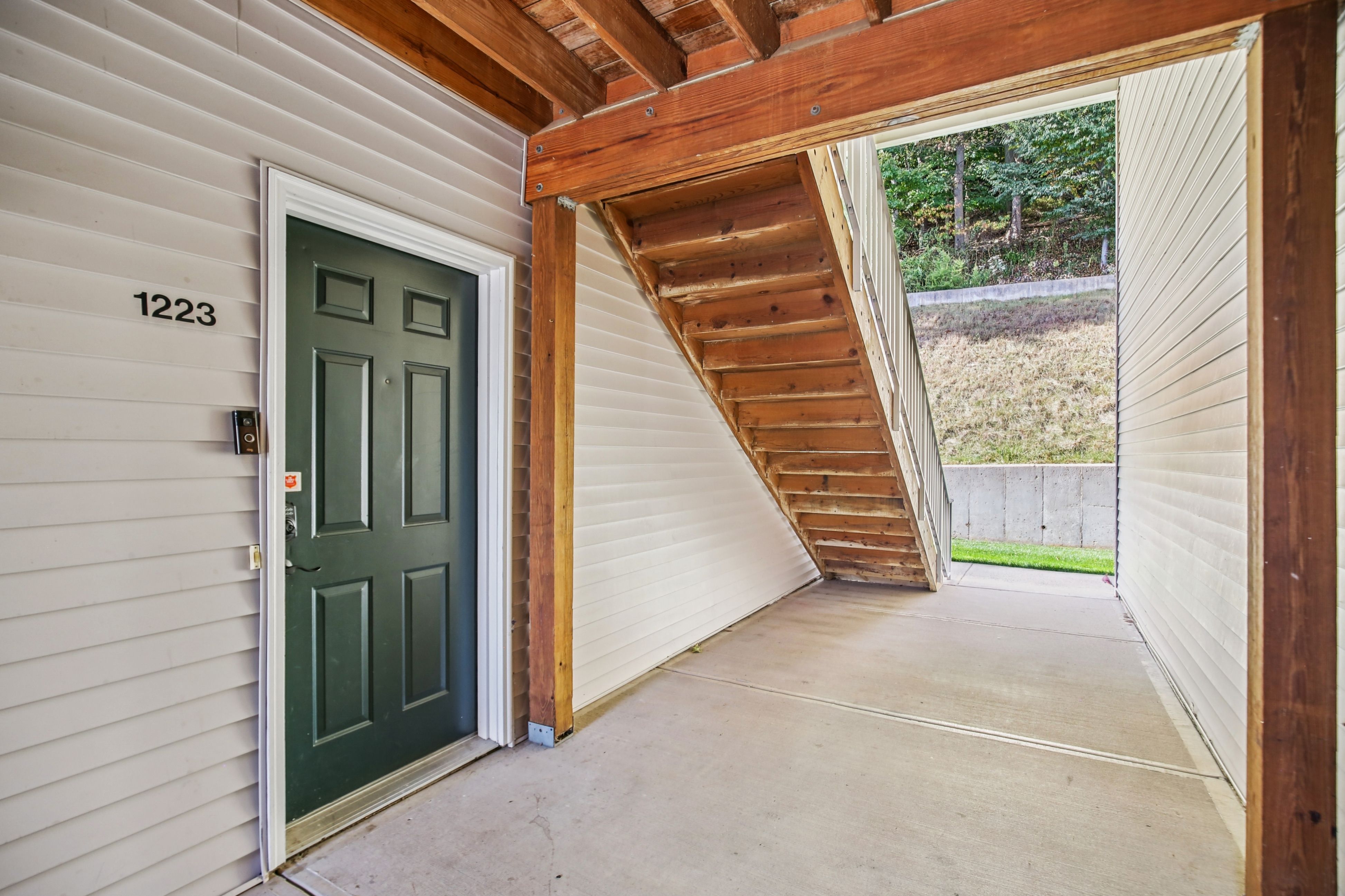 1223 King Court 