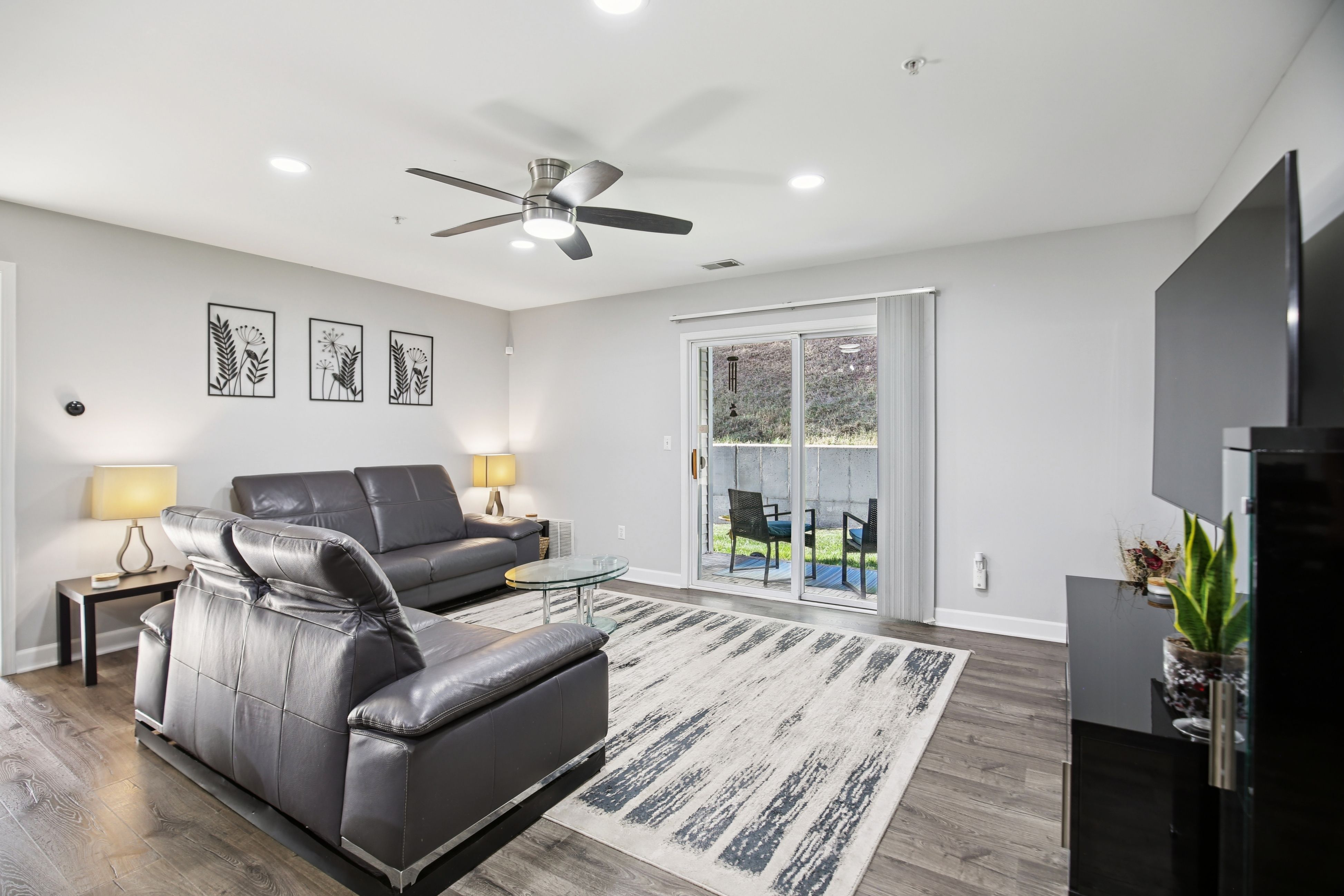 1223 King Court 