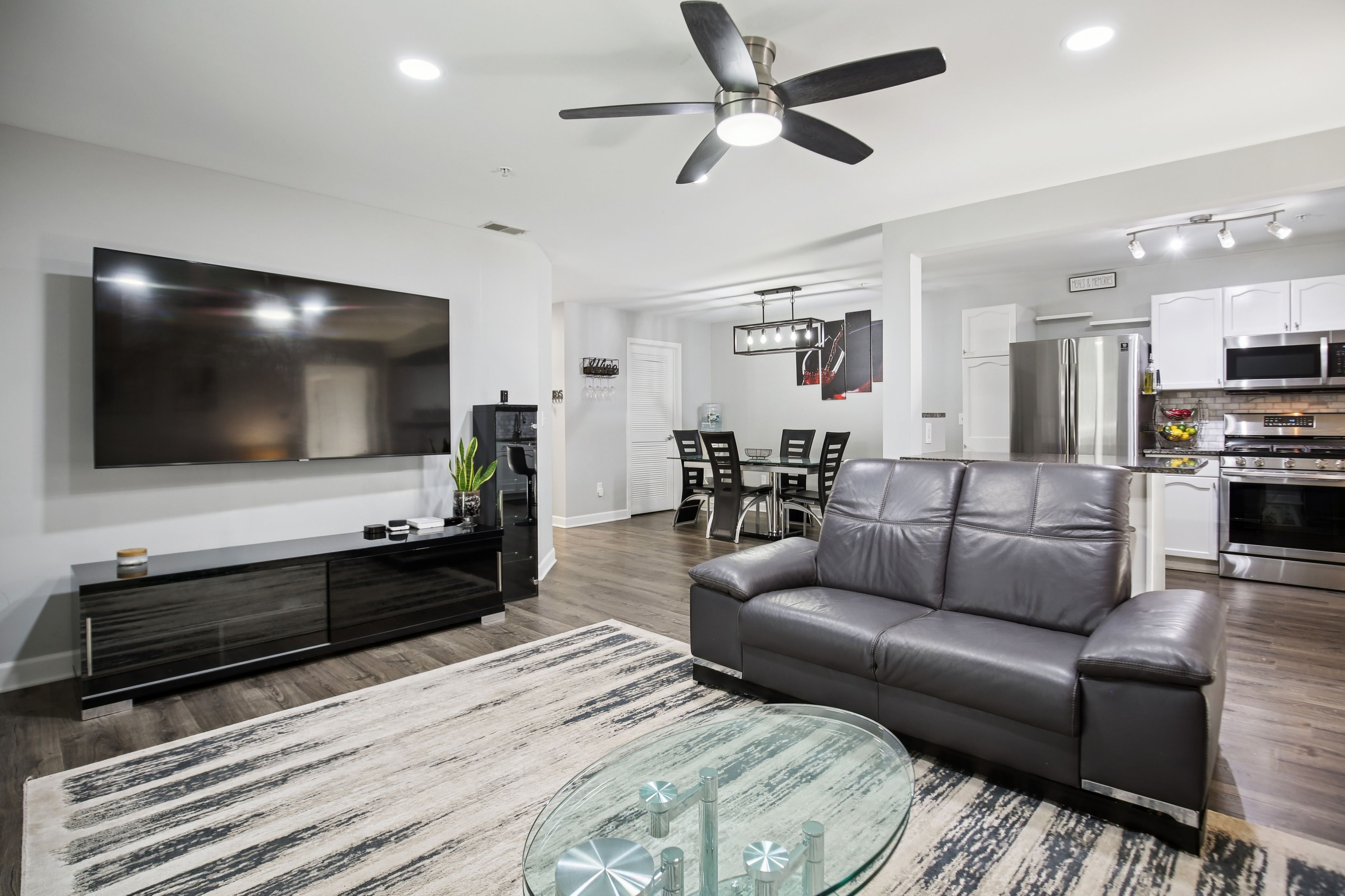 1223 King Court 