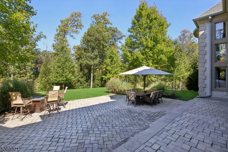 40 High Oaks Dr