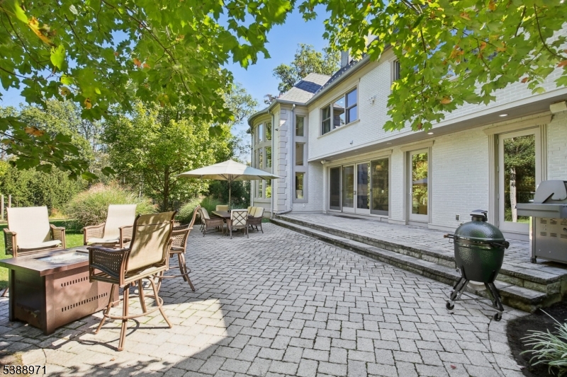 40 High Oaks Dr