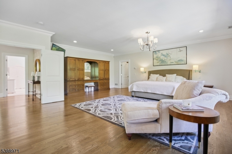 40 High Oaks Dr