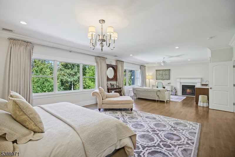 40 High Oaks Dr