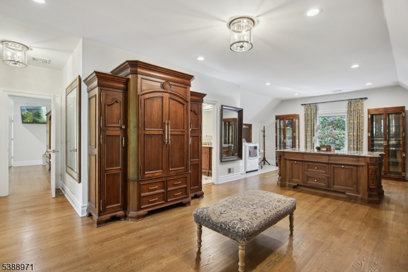 40 High Oaks Dr