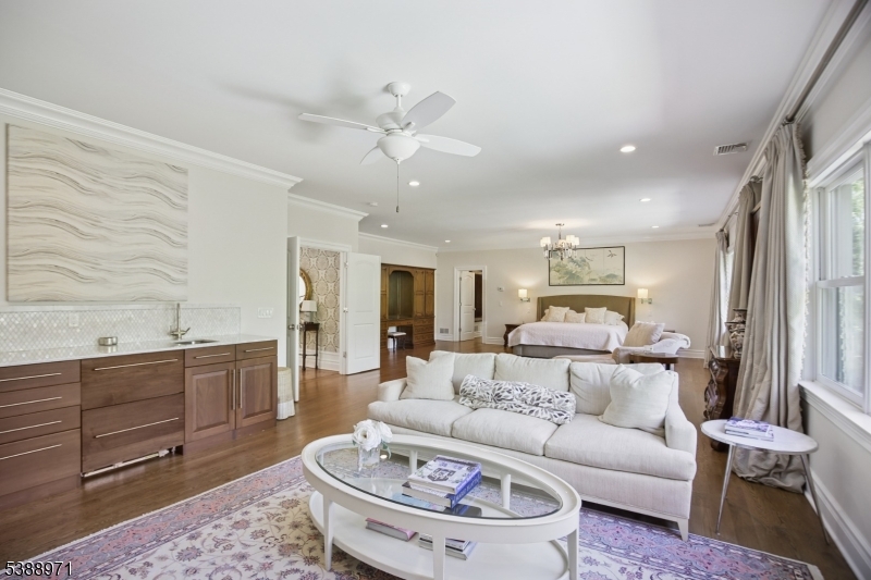 40 High Oaks Dr