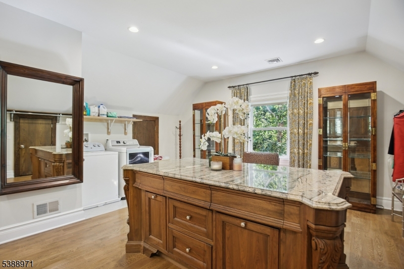 40 High Oaks Dr