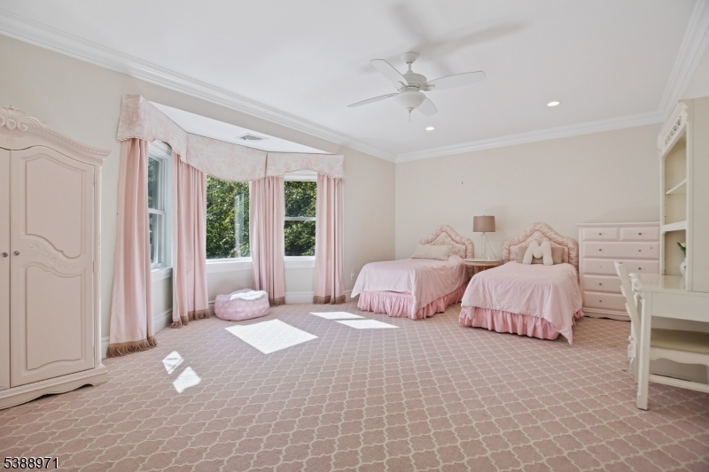 40 High Oaks Dr