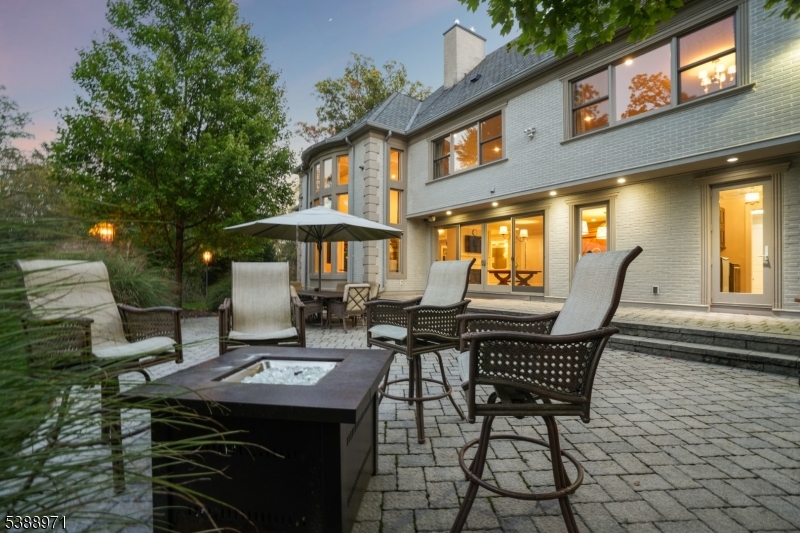 40 High Oaks Dr