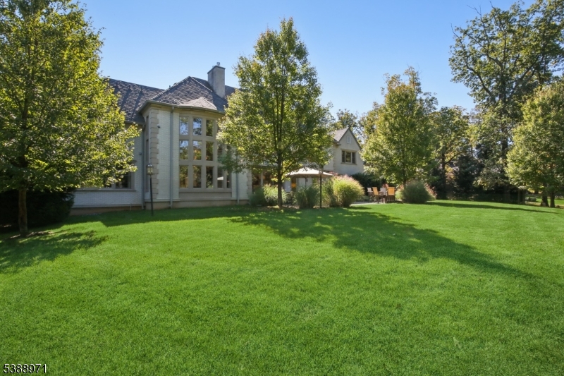 40 High Oaks Dr