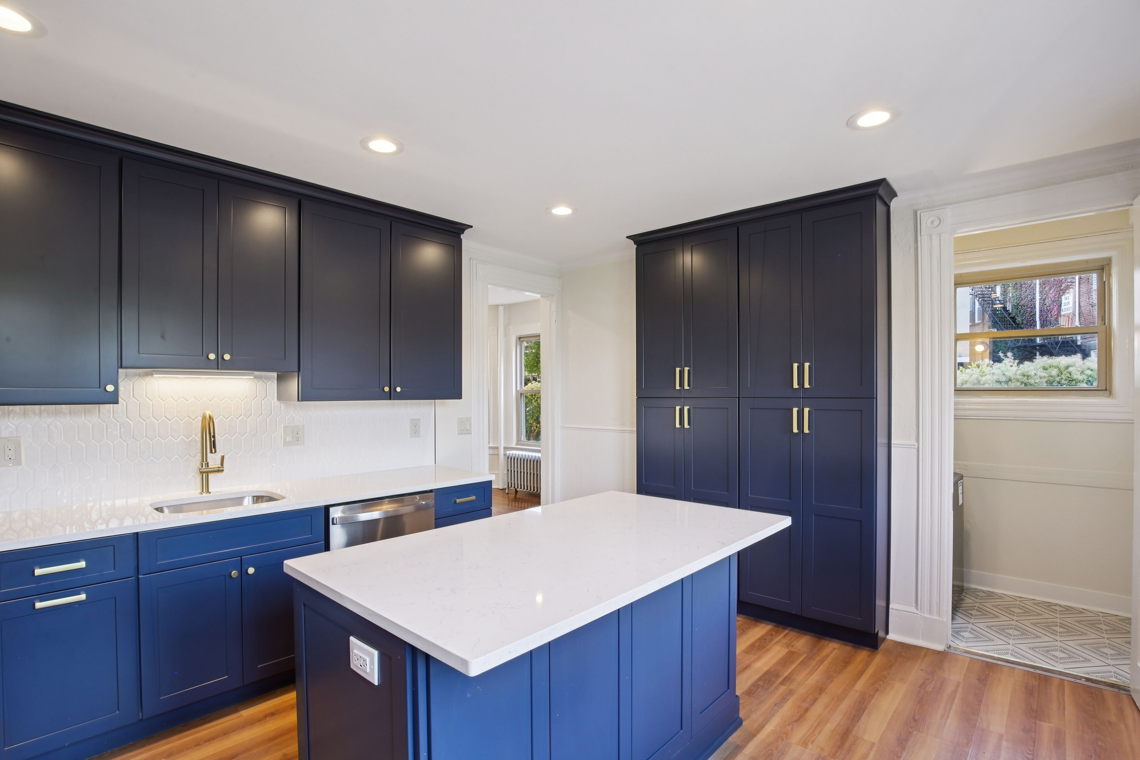 20 Kent Place Boulevard 