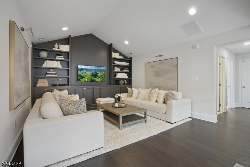 2 Monmouth Rd