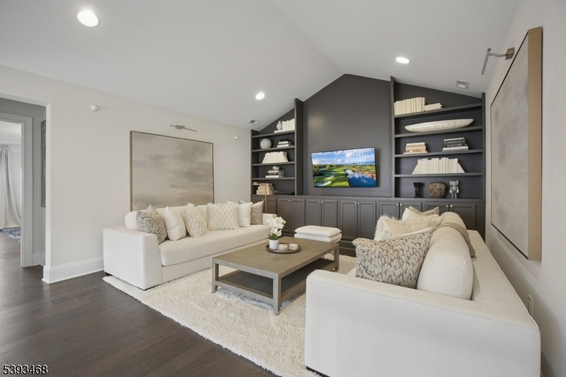 2 Monmouth Rd