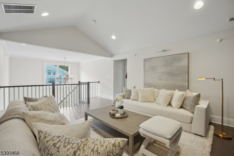 2 Monmouth Rd