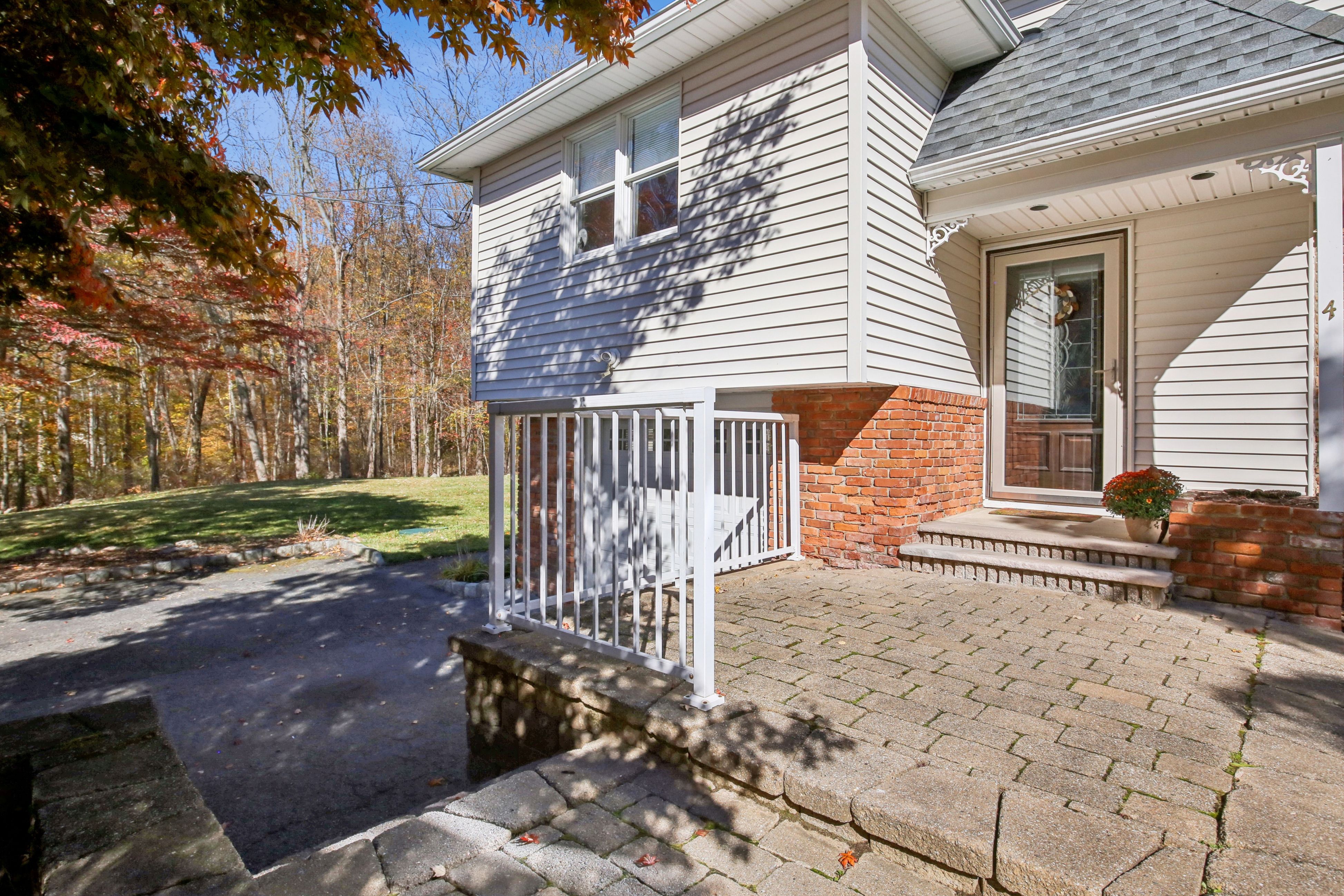 4 Ledgewood Trail 