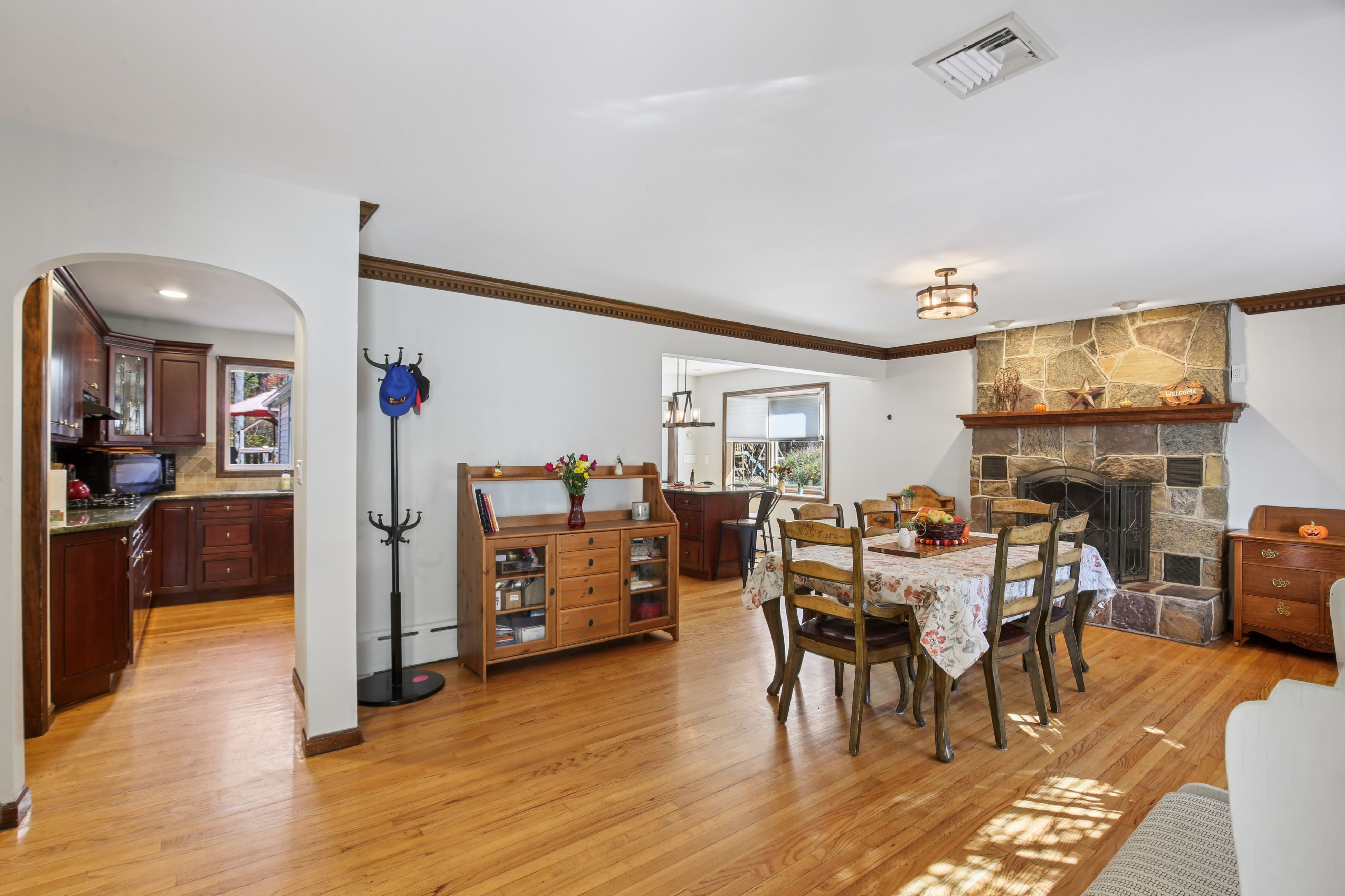 4 Ledgewood Trail 