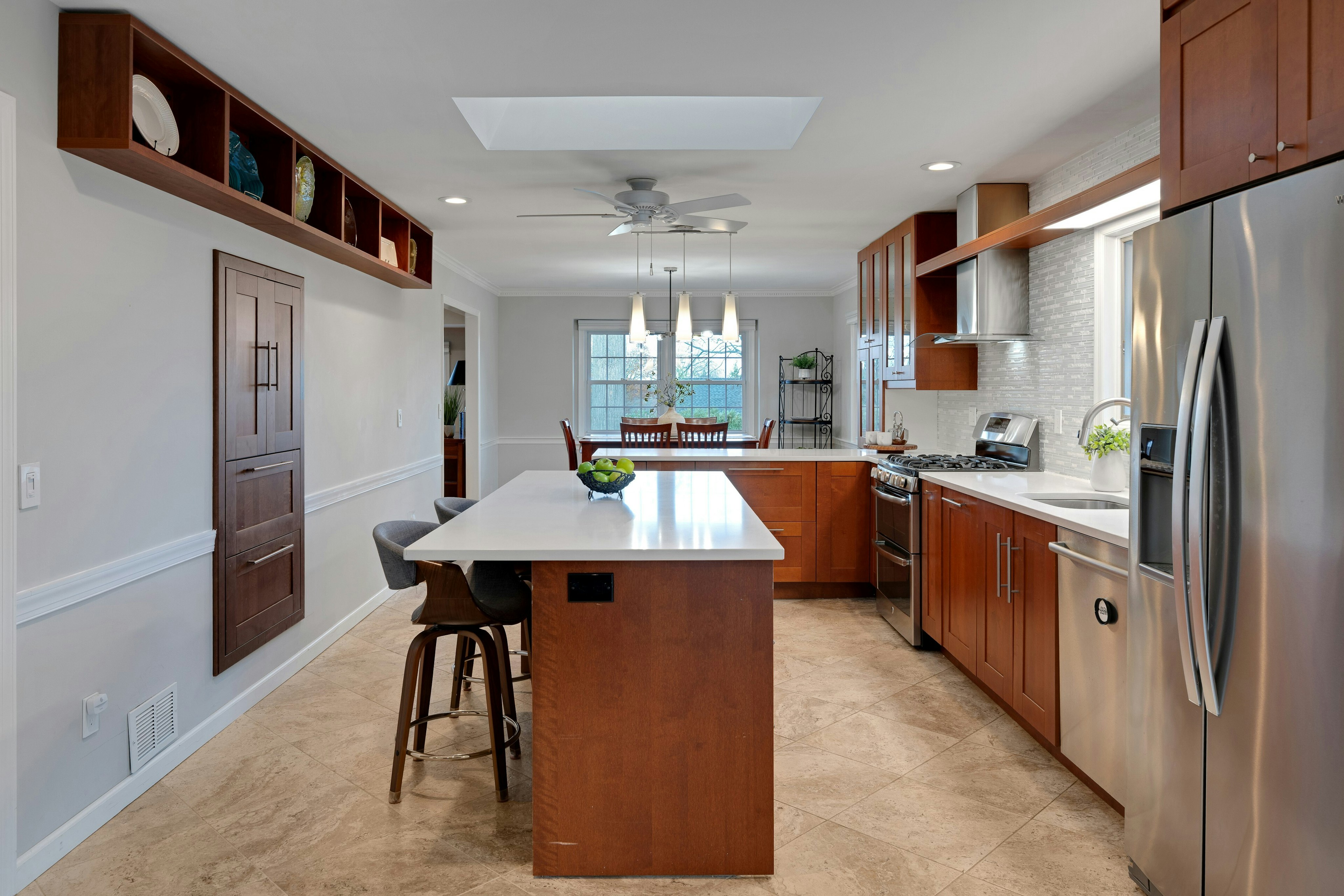 33 Colonial Drive 
