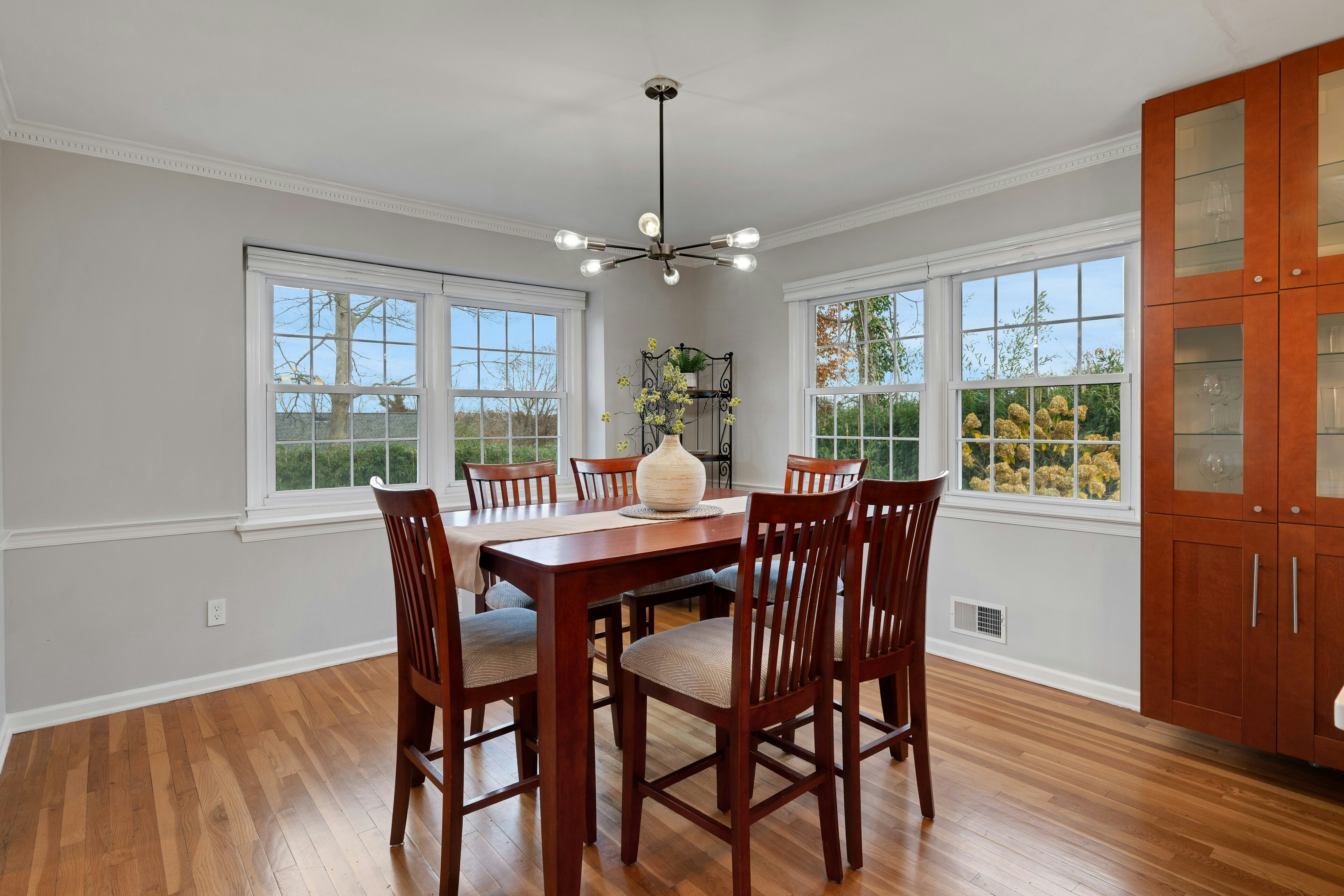33 Colonial Drive 