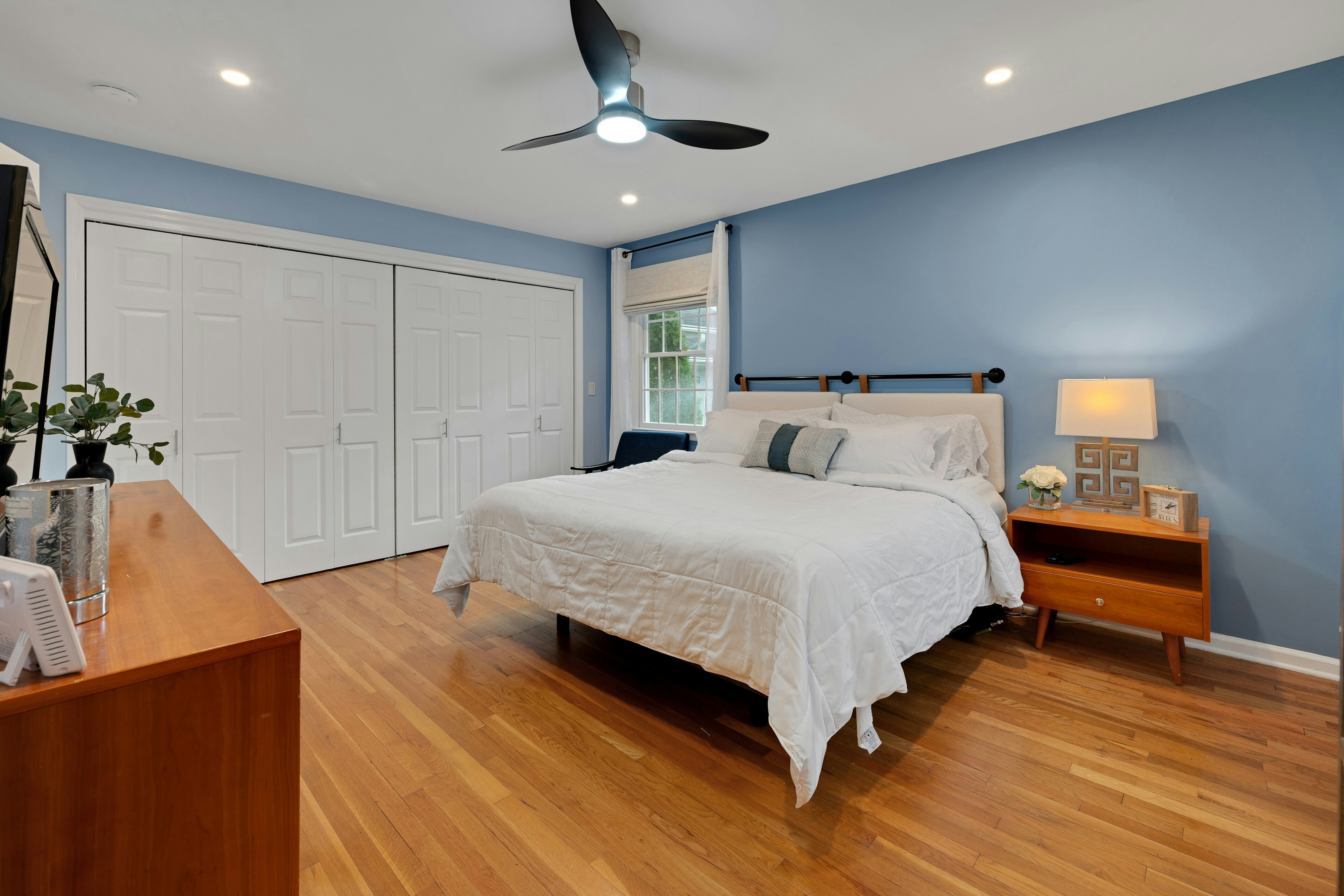 33 Colonial Drive 