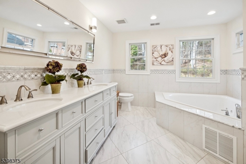 1121 N Washington Ave