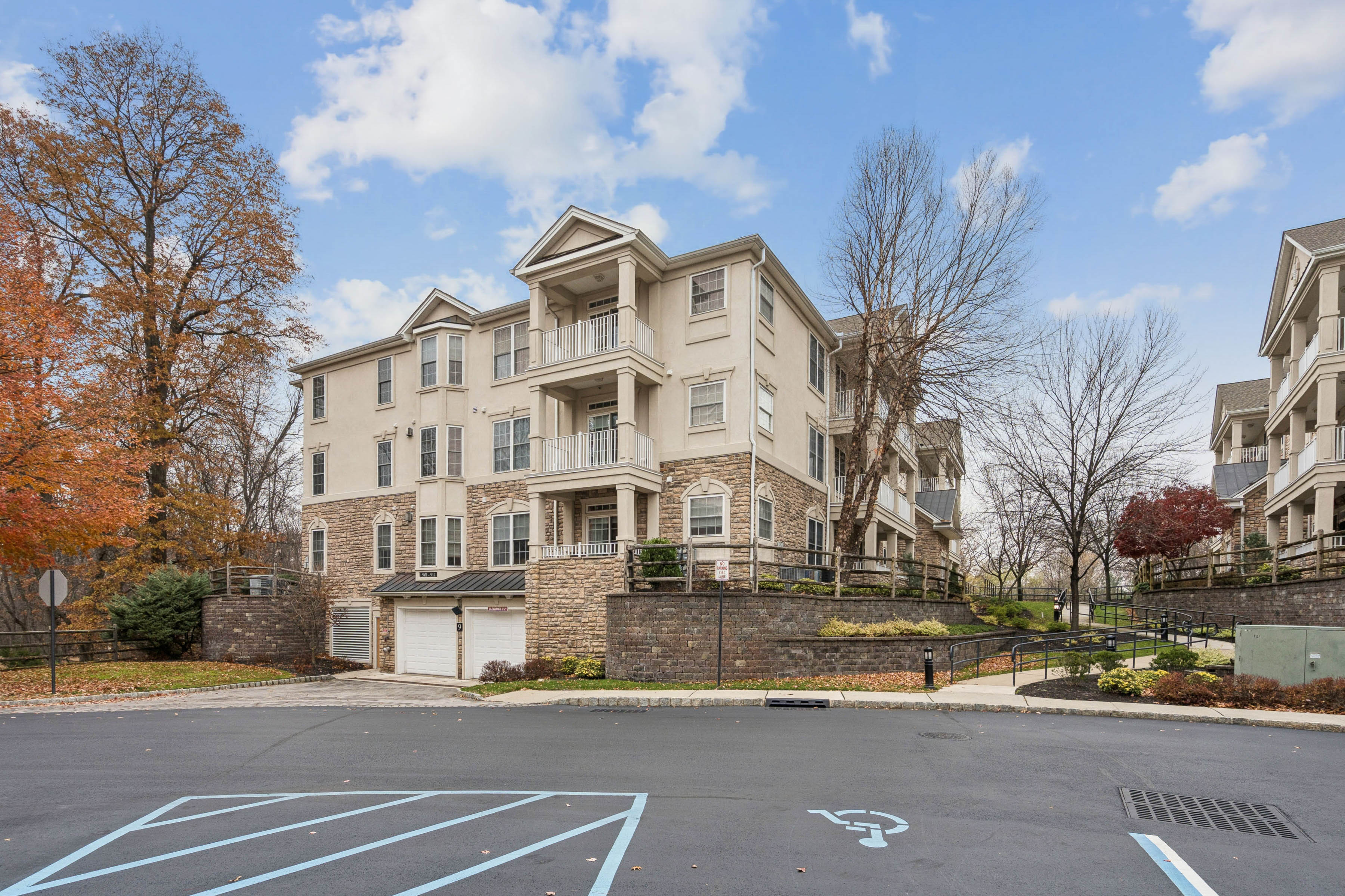 911 Holly Lane 