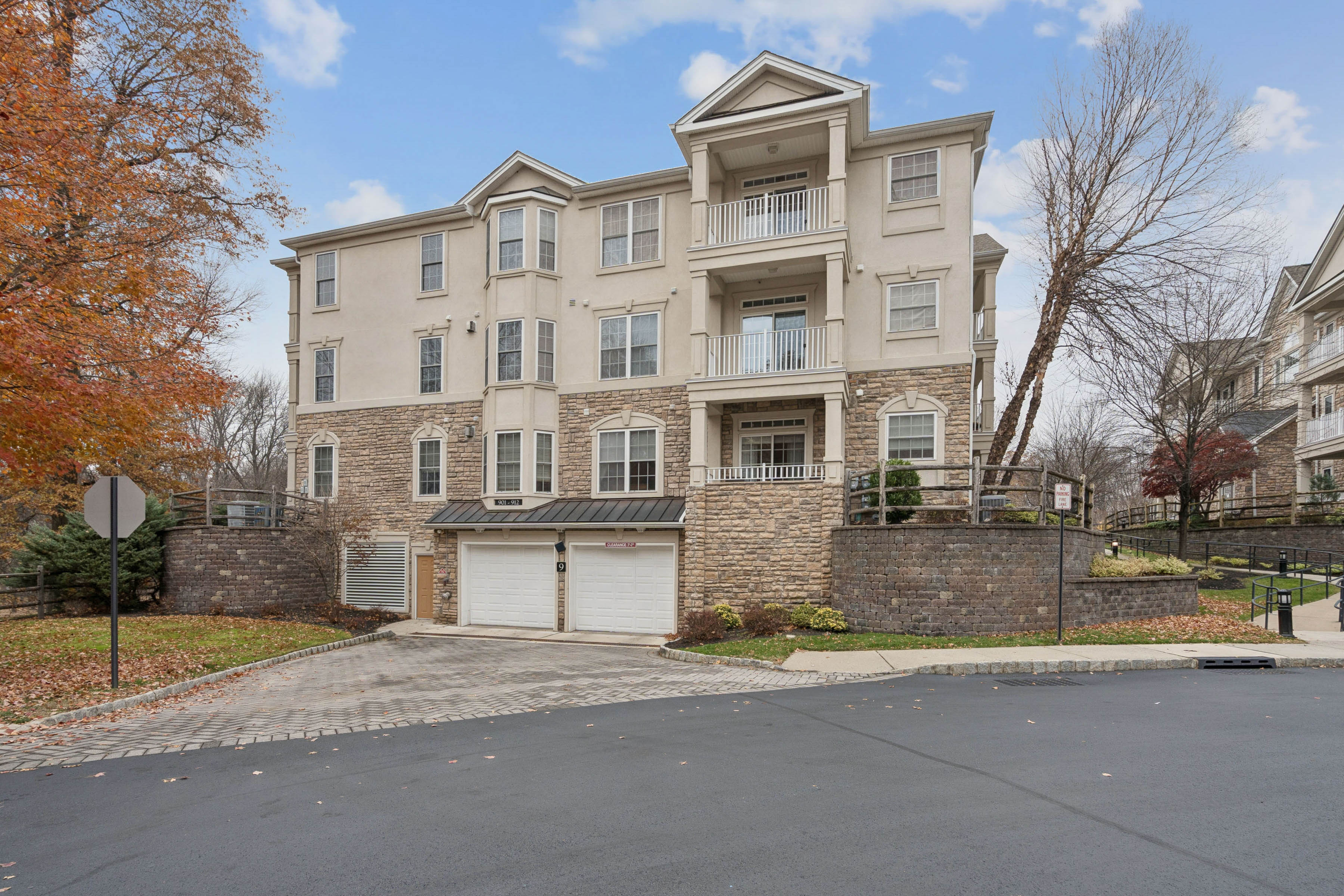 911 Holly Lane 