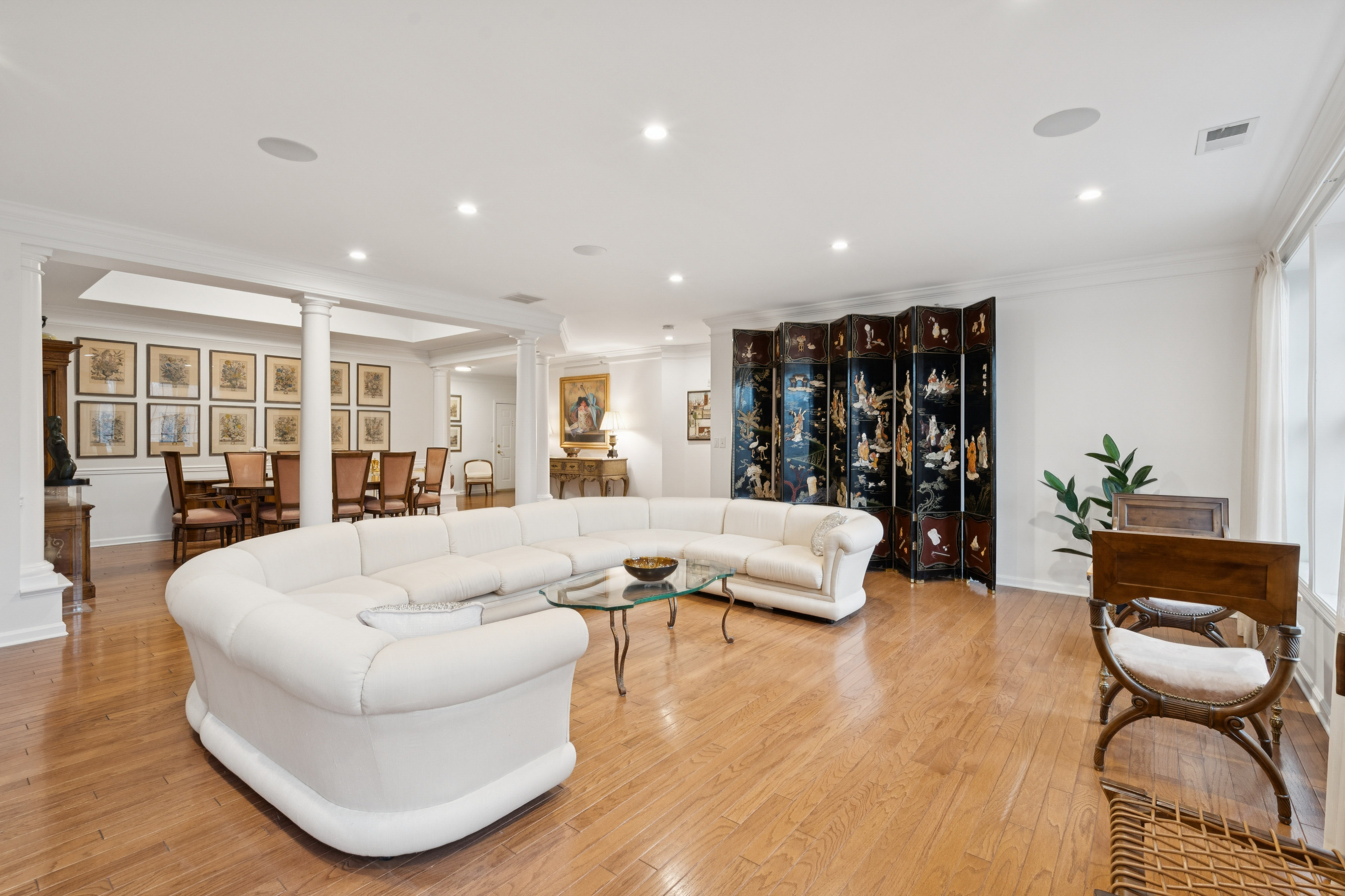 911 Holly Lane 