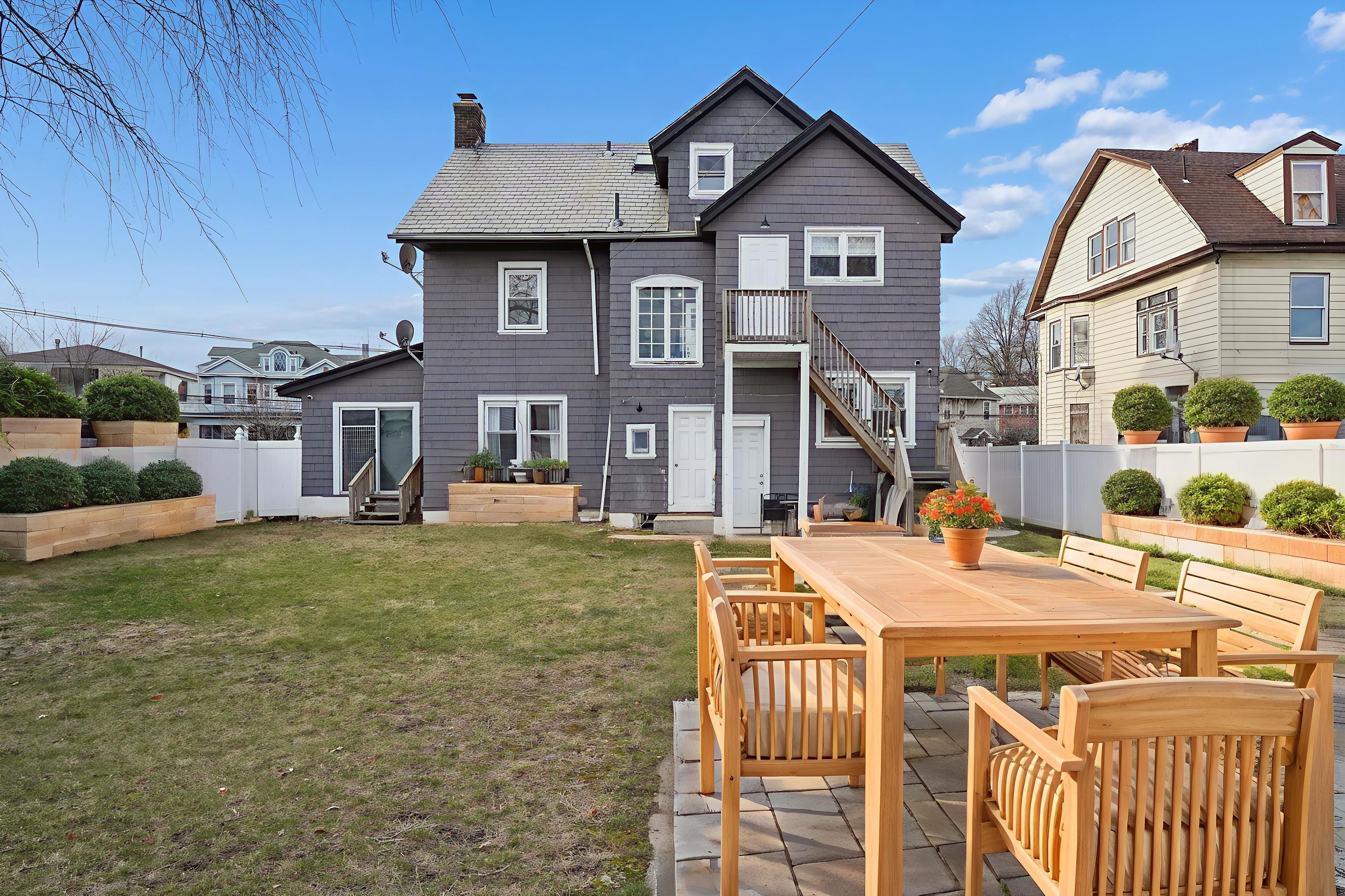 519-523 Westminster Avenue 