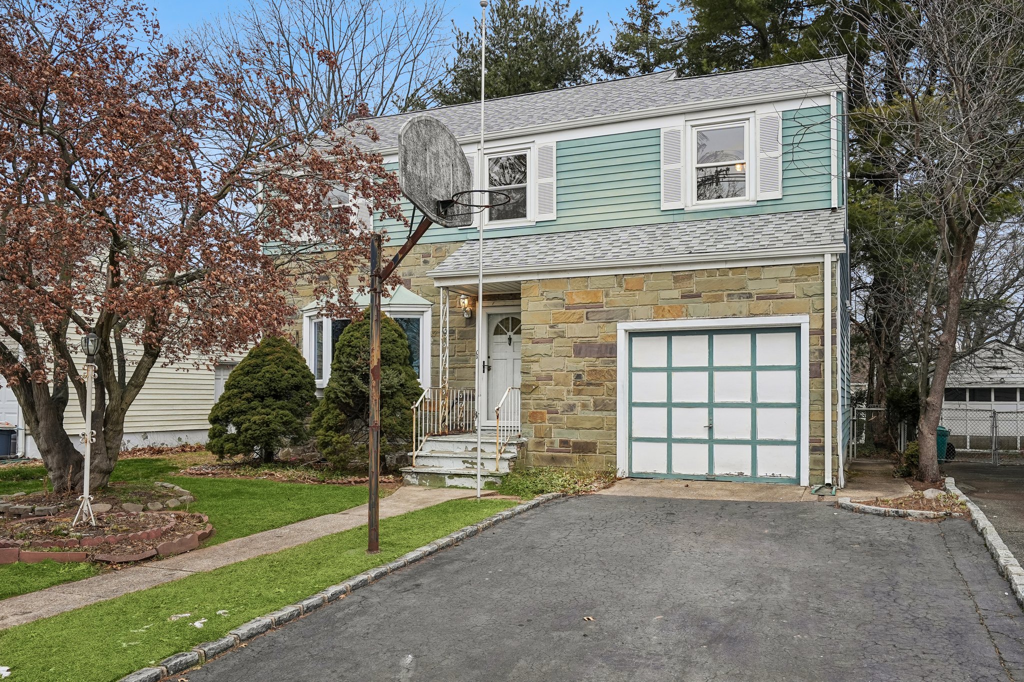 404 Burroughs Terrace 