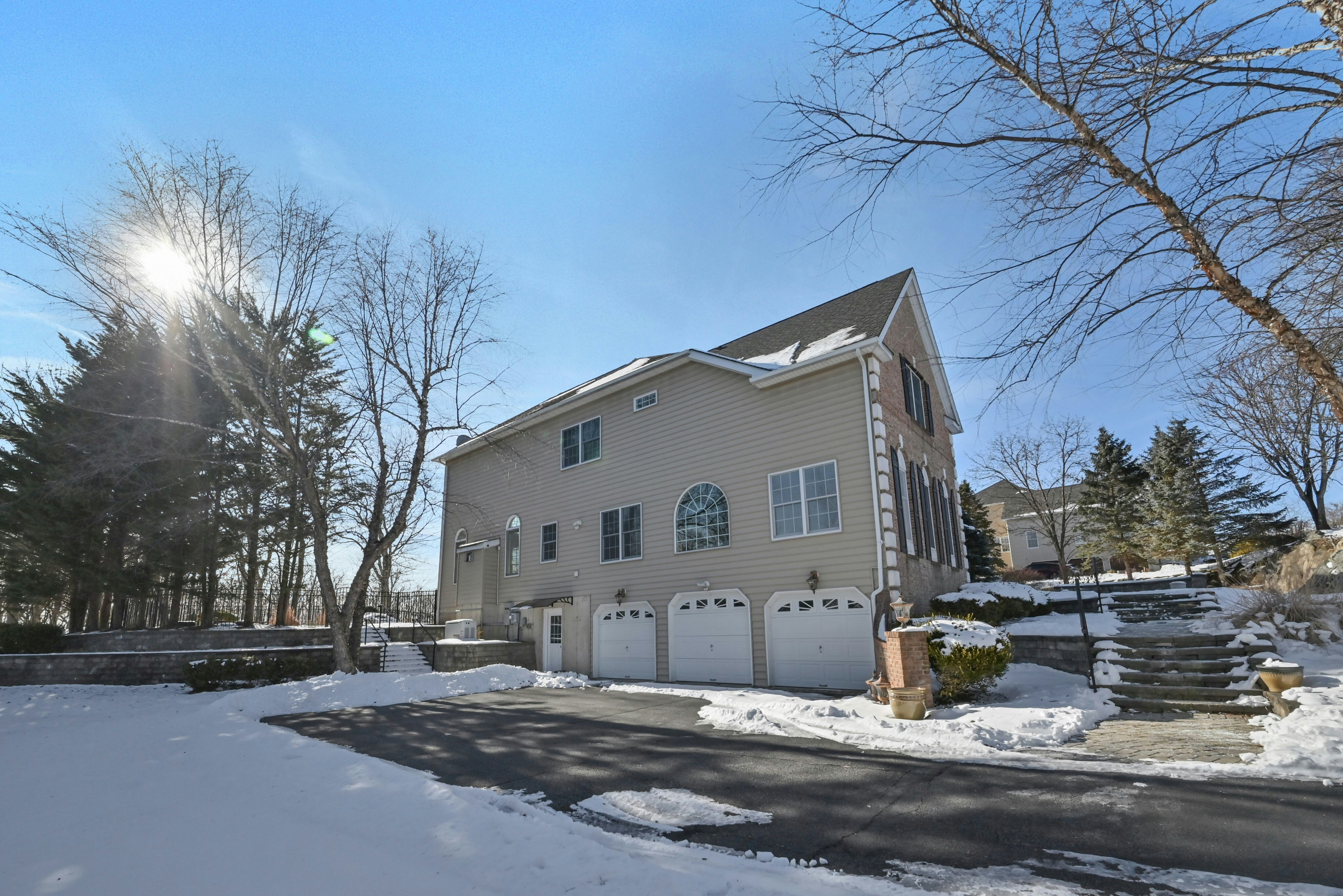 37 Crownview Court 