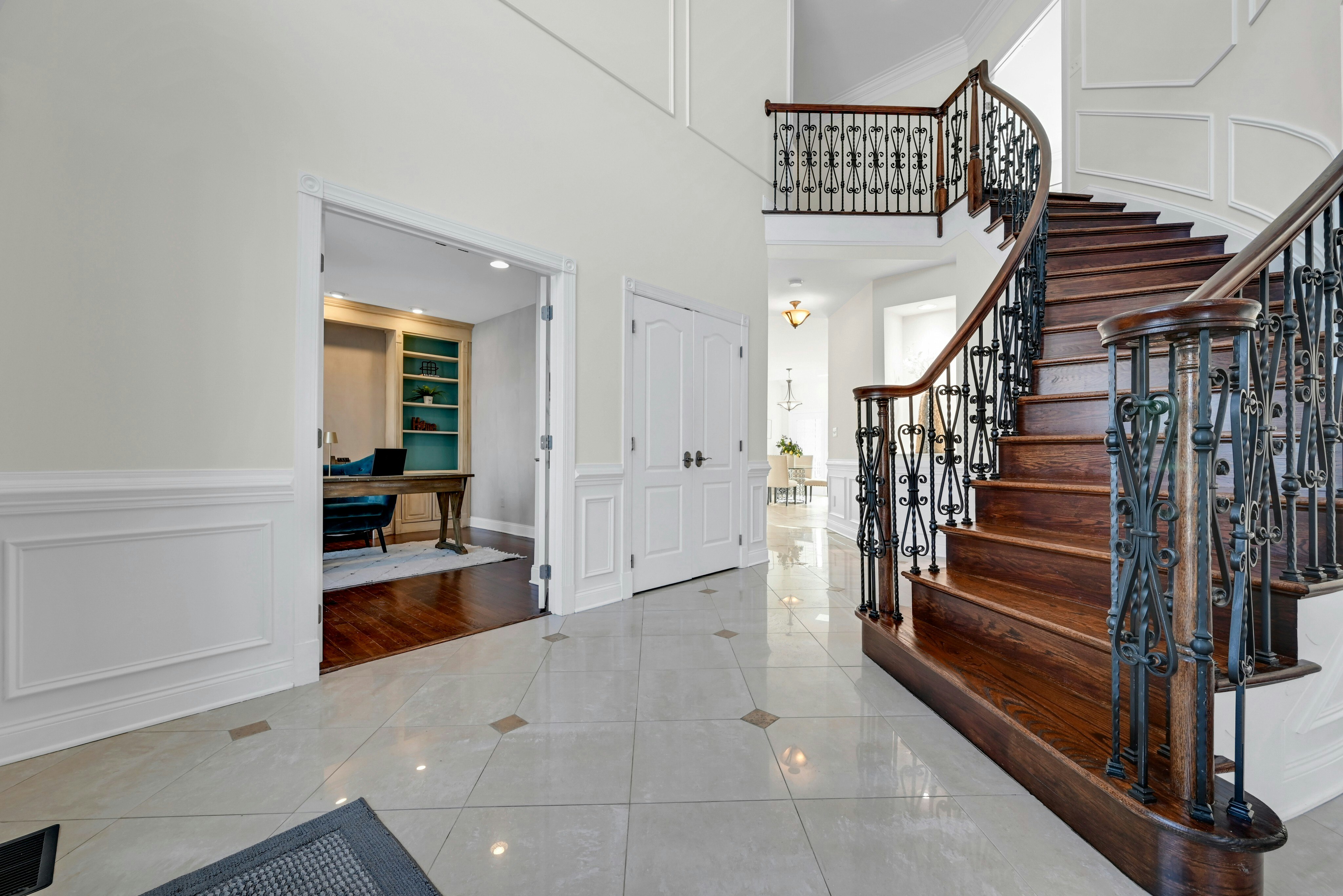 37 Crownview Court 