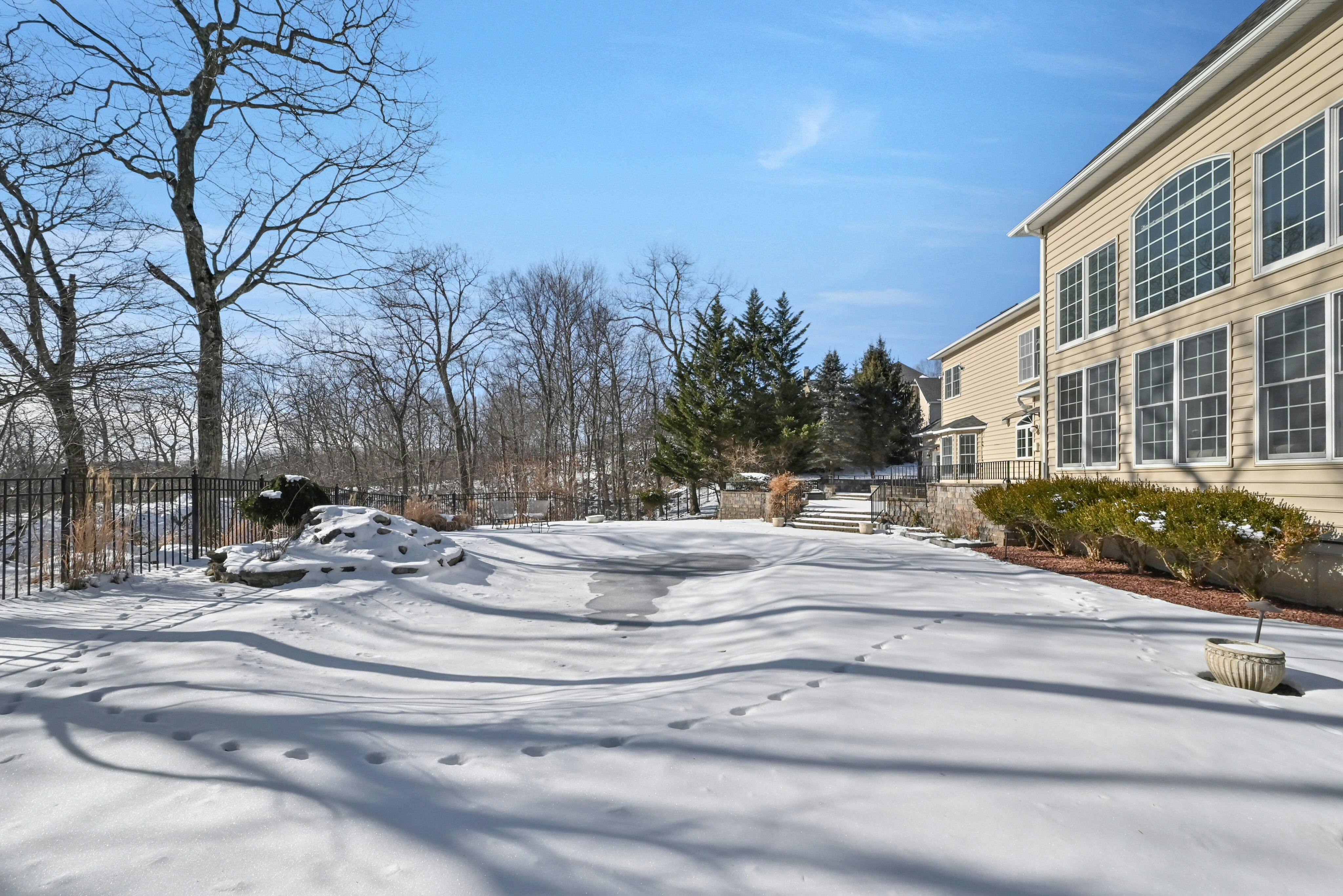 37 Crownview Court 