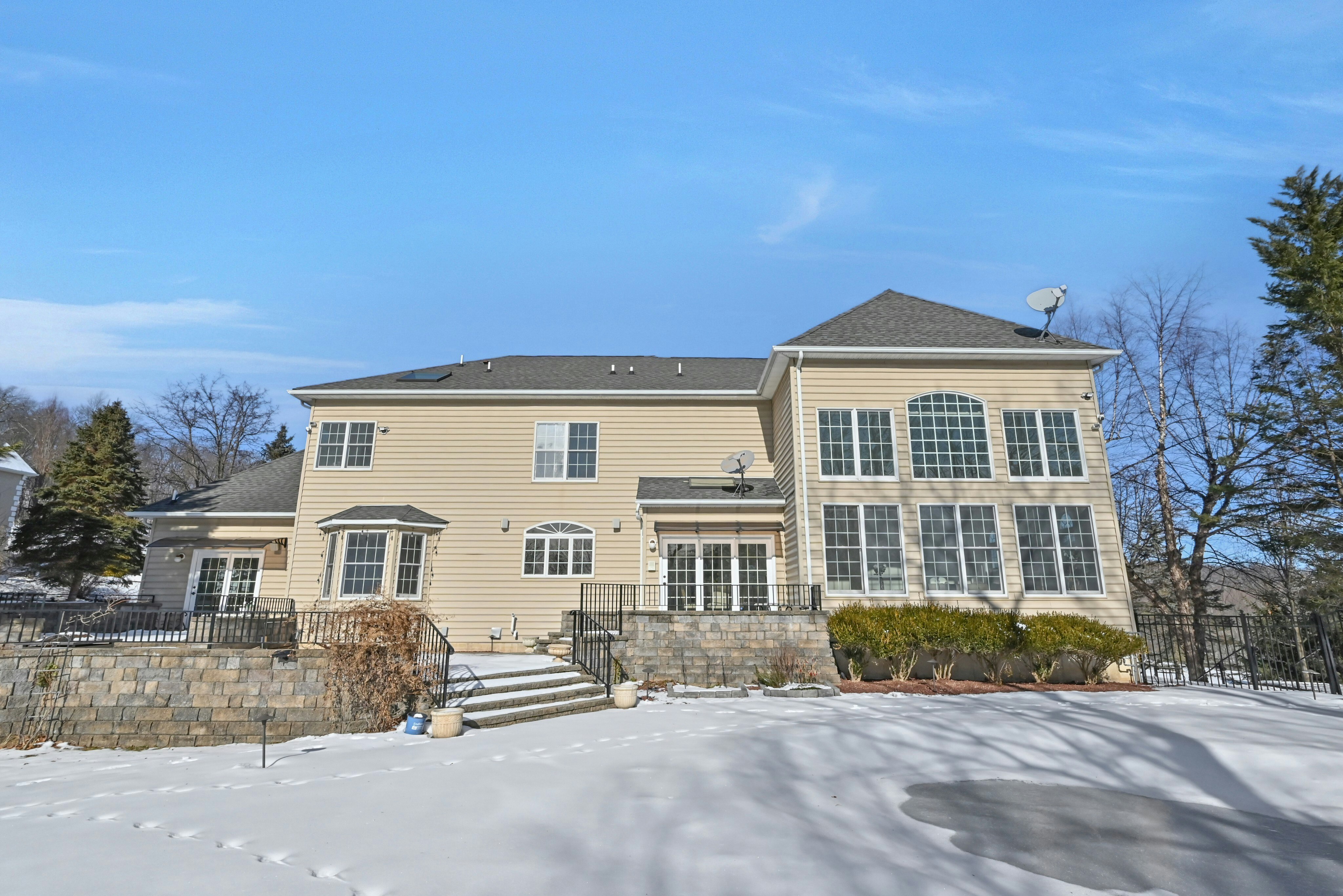 37 Crownview Court 