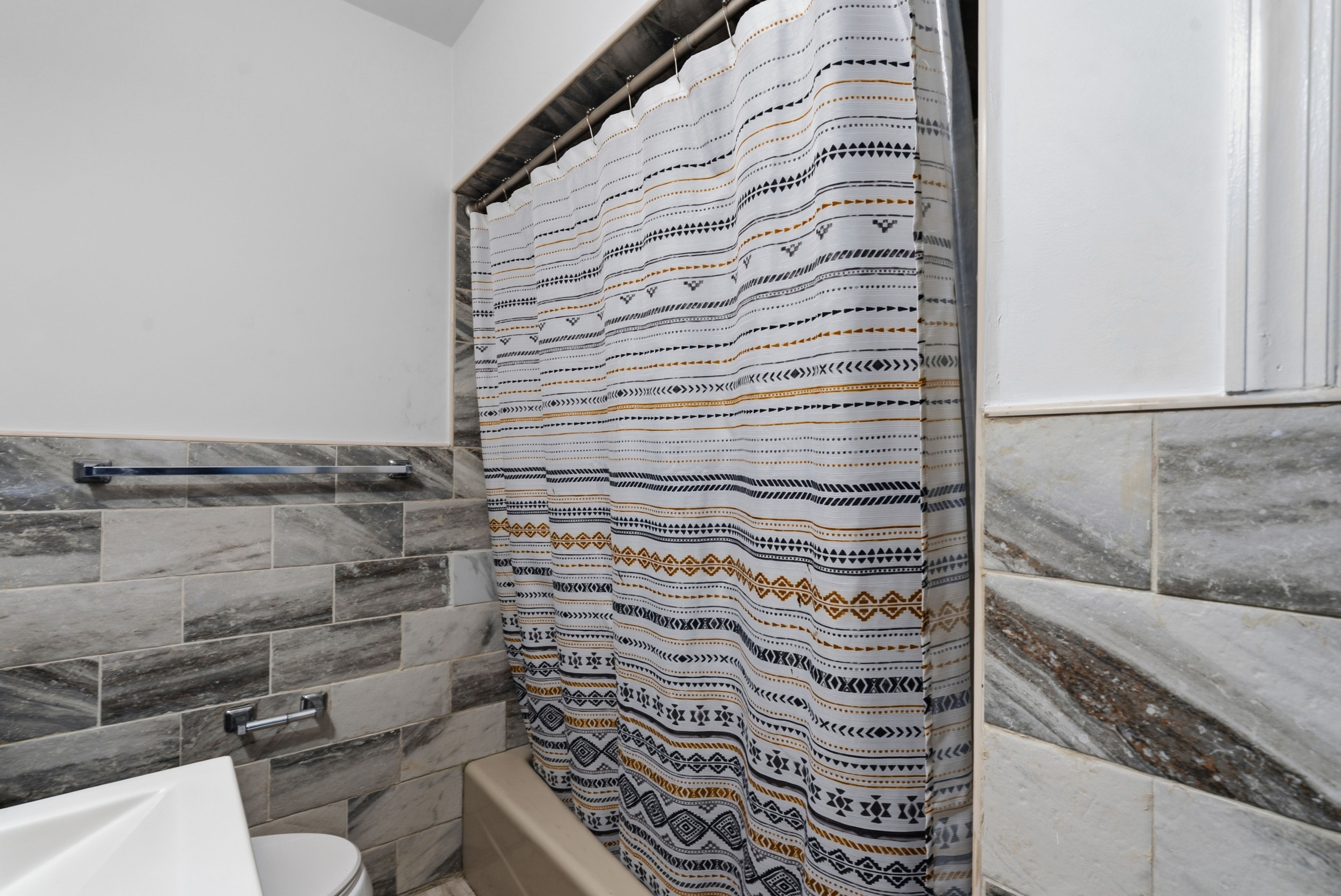 315 E 18th St Unit# 2