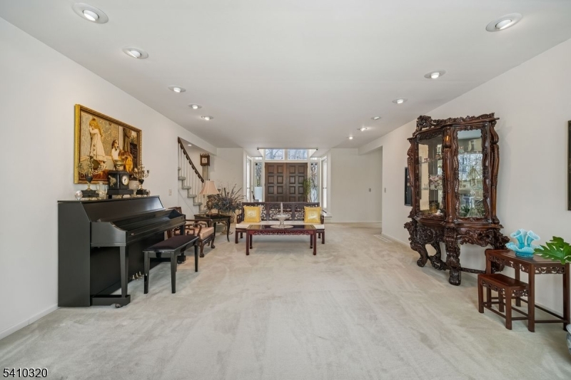 137 High Oaks Dr