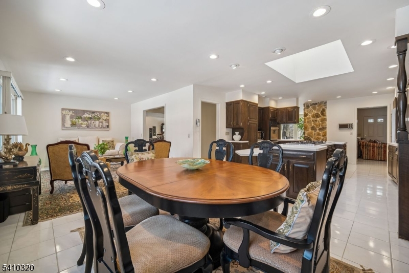 137 High Oaks Dr
