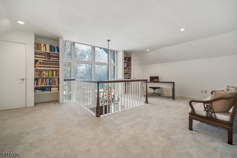 137 High Oaks Dr