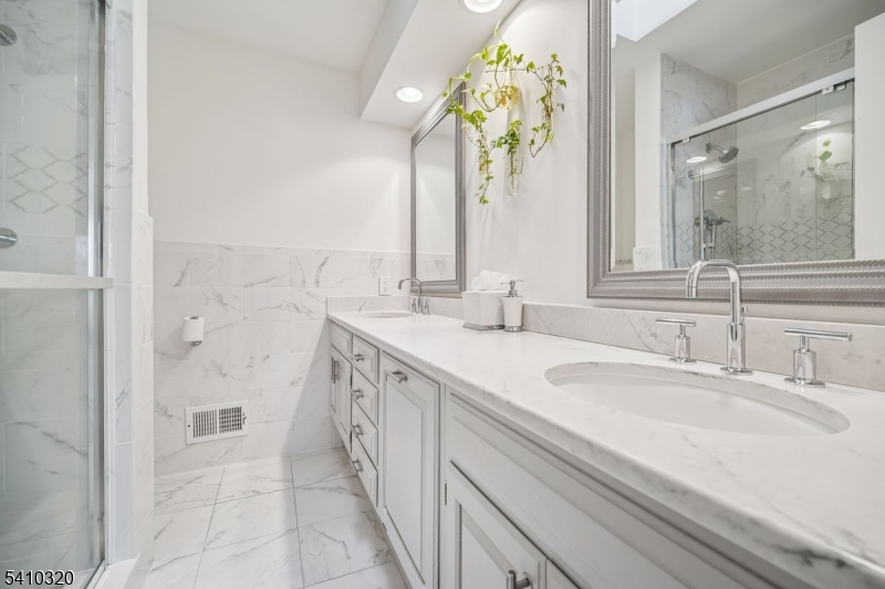 137 High Oaks Dr