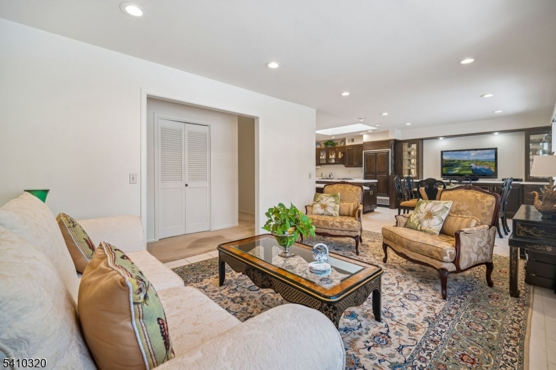 137 High Oaks Dr